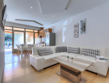 Ruim appartement voor 6 personen met tuin, vlakbij zee en Vrsar - thumbnail 1