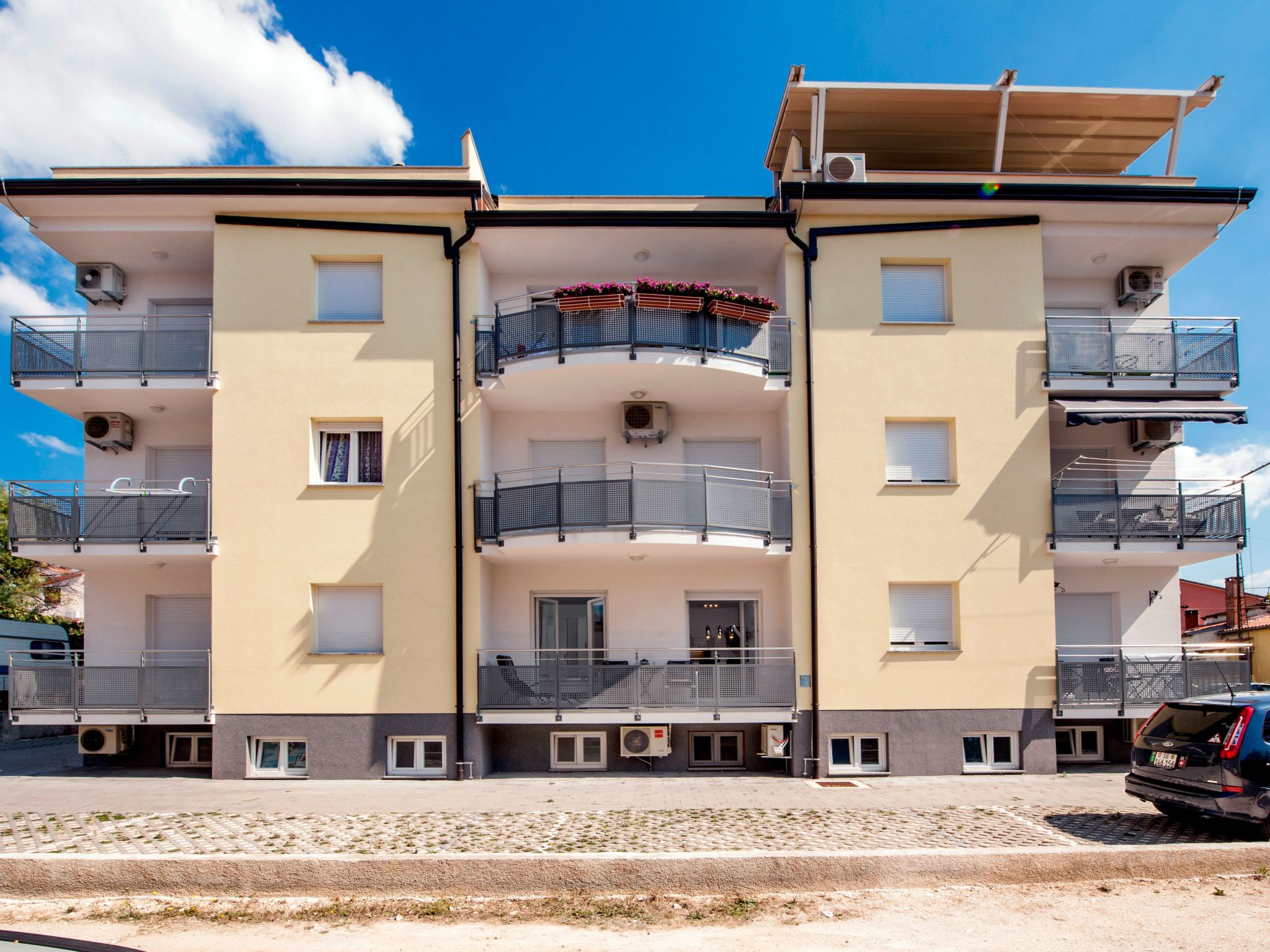 Wohnung "Secret Escape" mit privatem Parkplatz-Dehors