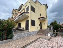 Intiem vrijstaand vakantiehuis nabij zee en centrum Rovinj - thumbnail 1