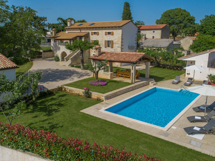 Privézwembad en rust in The Mulberry Stonehouse in Rovinj in Rovinj