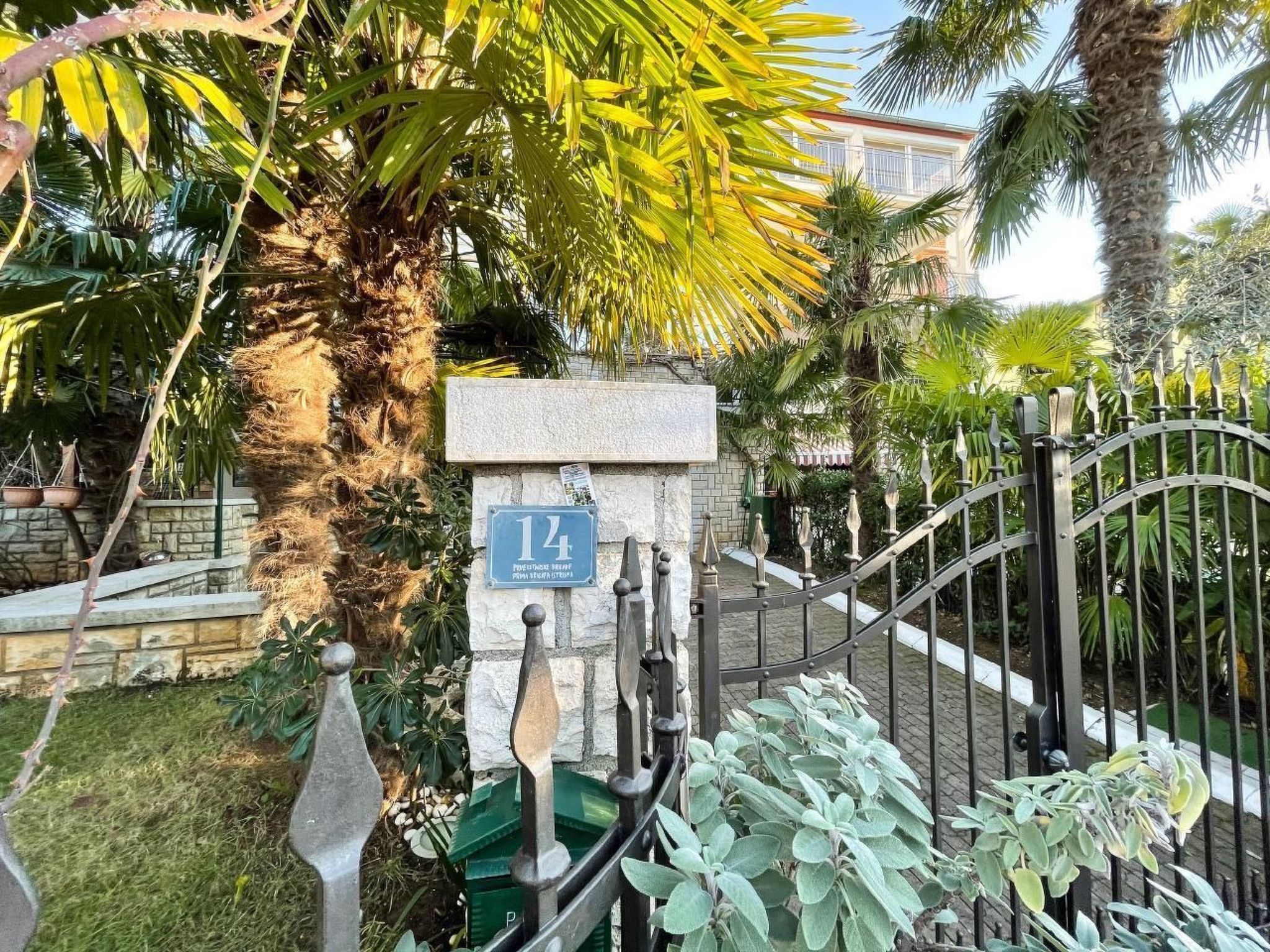 Schöne Ferienwohnung in Rovinj mit Garten, Grill und Terrasse-Outside