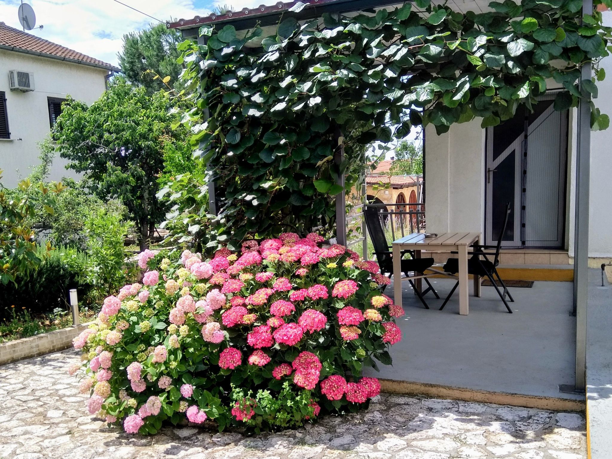 Anwesen "Krasno" mit Terrasse-Binnen