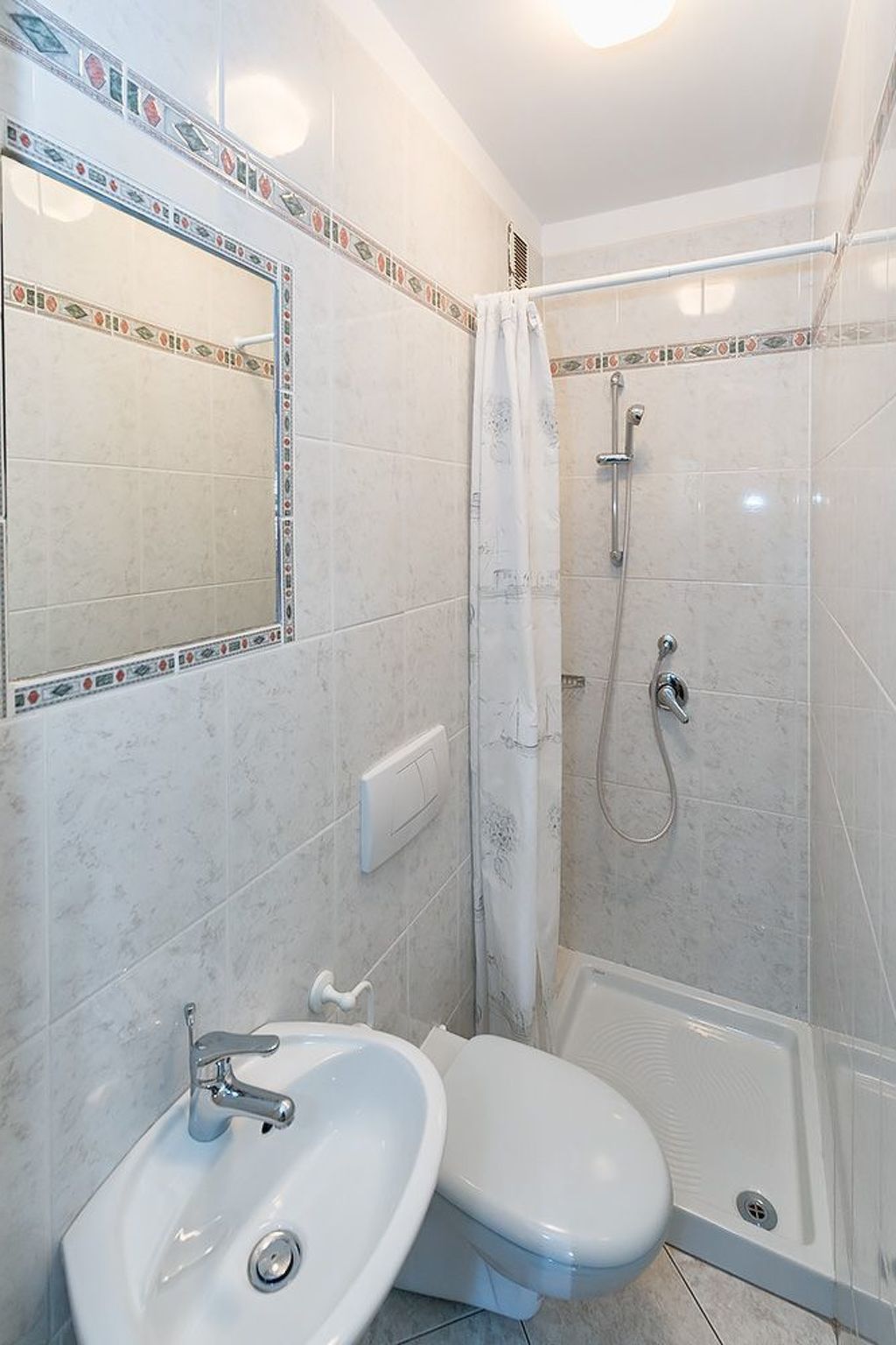 Helle und luftige Ferienwohnung in erster Reihe zum Meer, mit einem privaten Ba