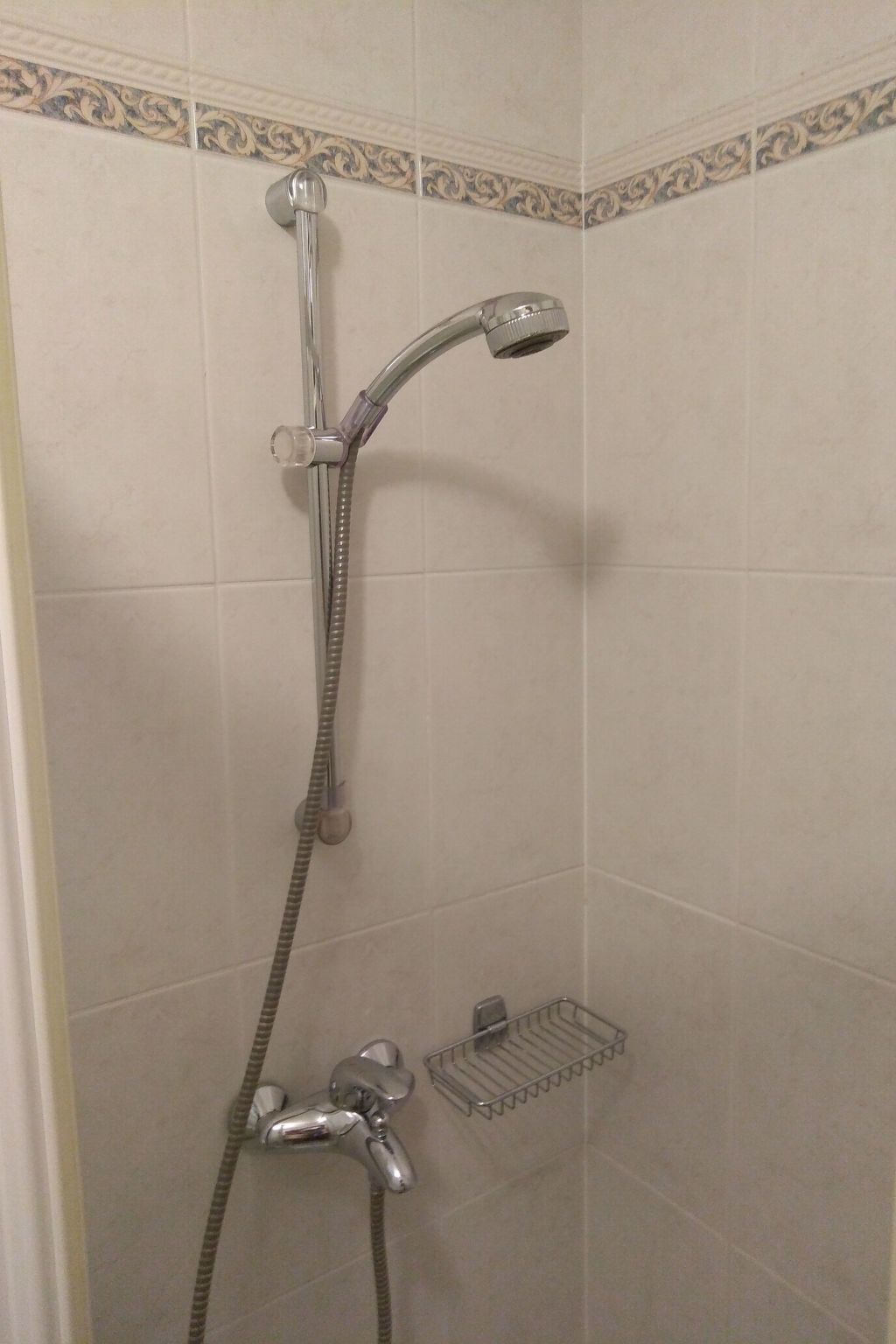 Helle und luftige Ferienwohnung in erster Reihe zum Meer, mit einem privaten Ba-Binnen