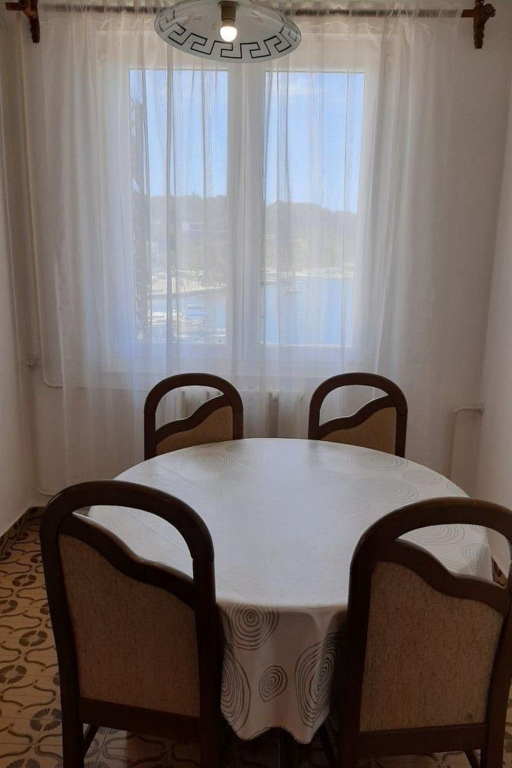 Helle und luftige Ferienwohnung in erster Reihe zum Meer, mit einem privaten Ba-Binnen