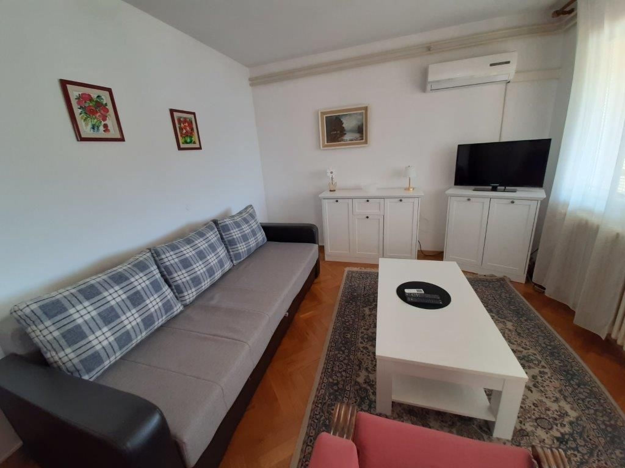 Helle und luftige Ferienwohnung in erster Reihe zum Meer, mit einem privaten Ba-Binnen