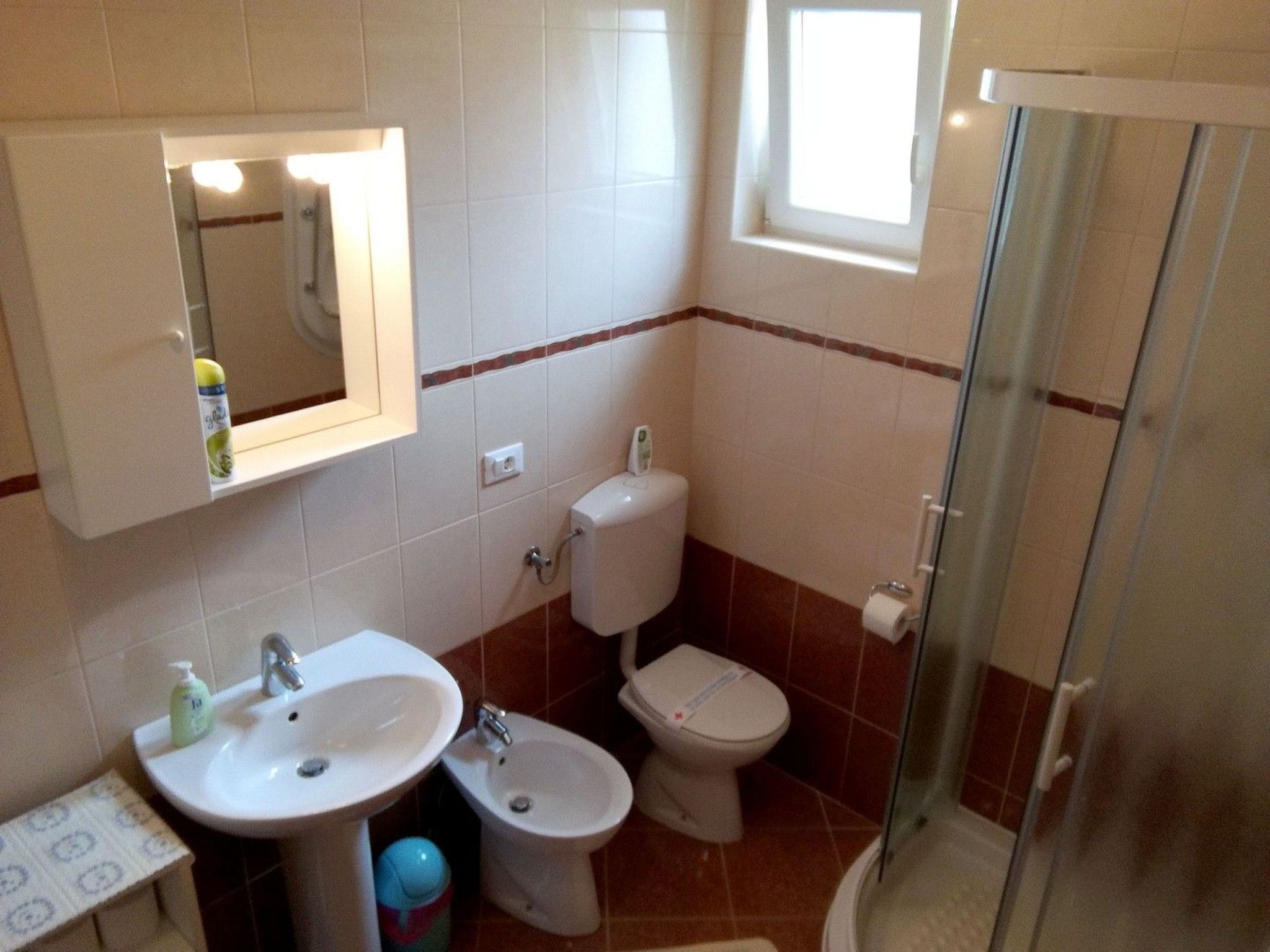 "Gemütlicher Garten" mit Terrasse-Drinnen