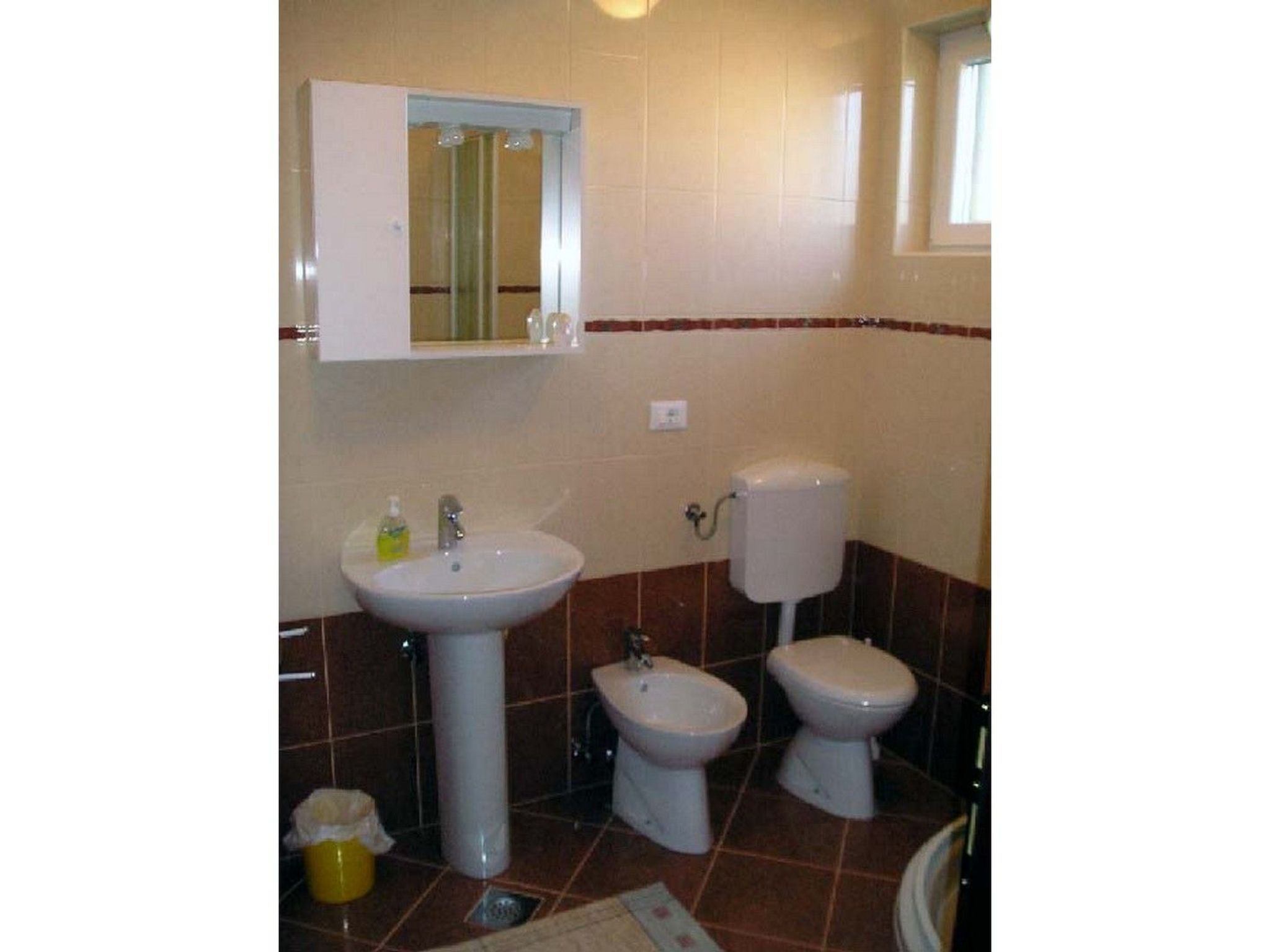 "Gemütlicher Garten" mit Terrasse-Image-tags.info