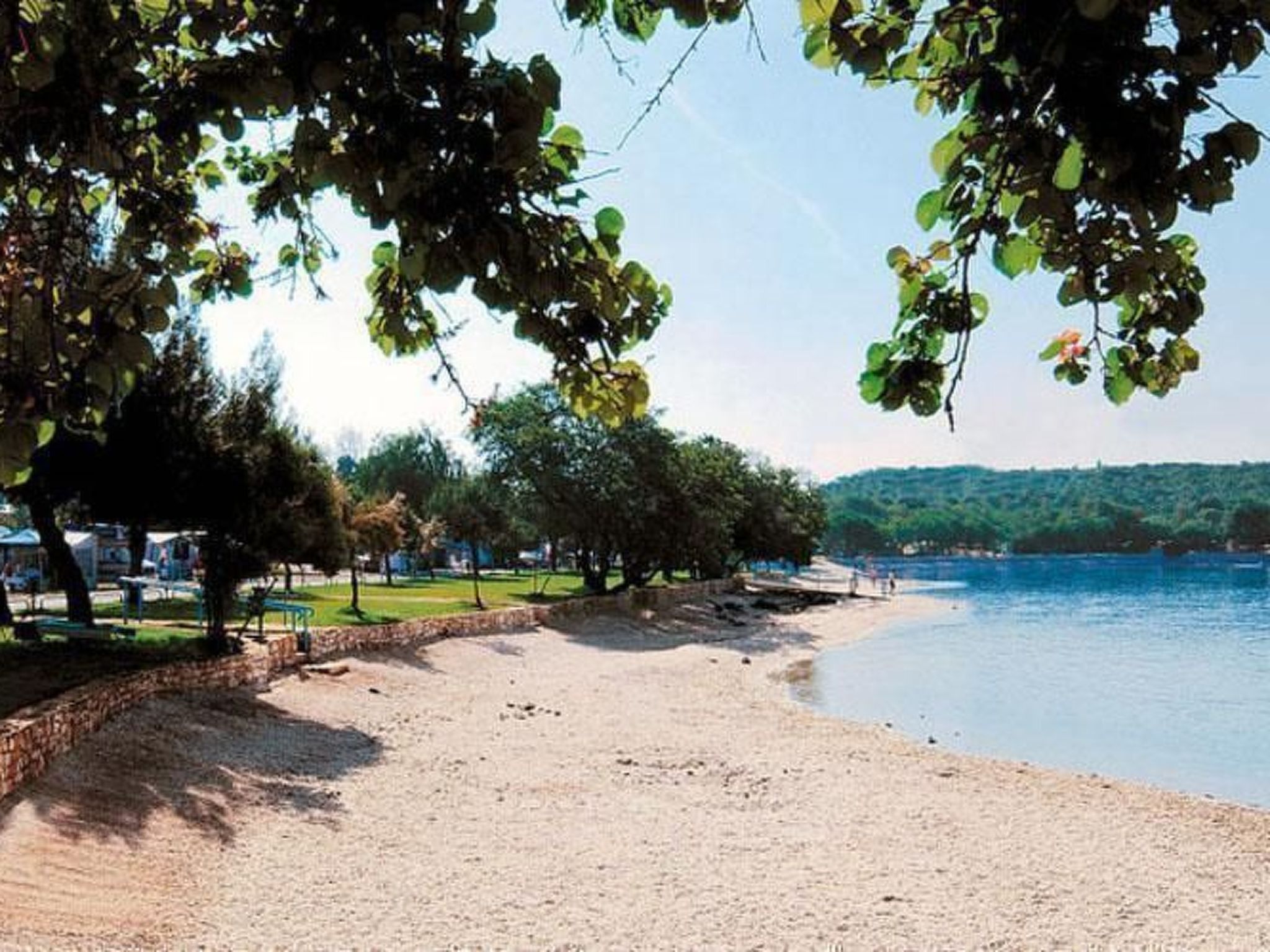 Photo of "Gemütlicher Garten" mit Terrasse