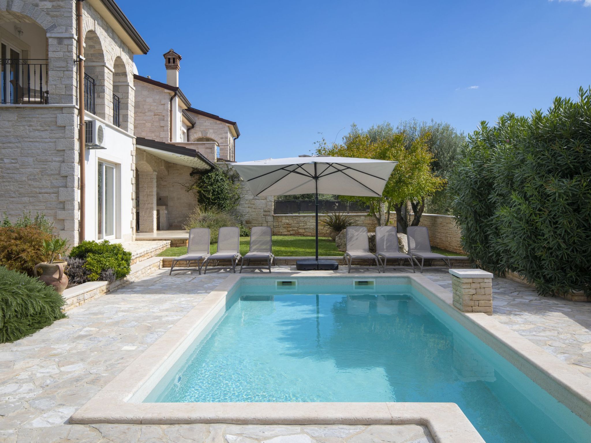 Villa Mason mit beheiztem Pool und Mini-Wellness