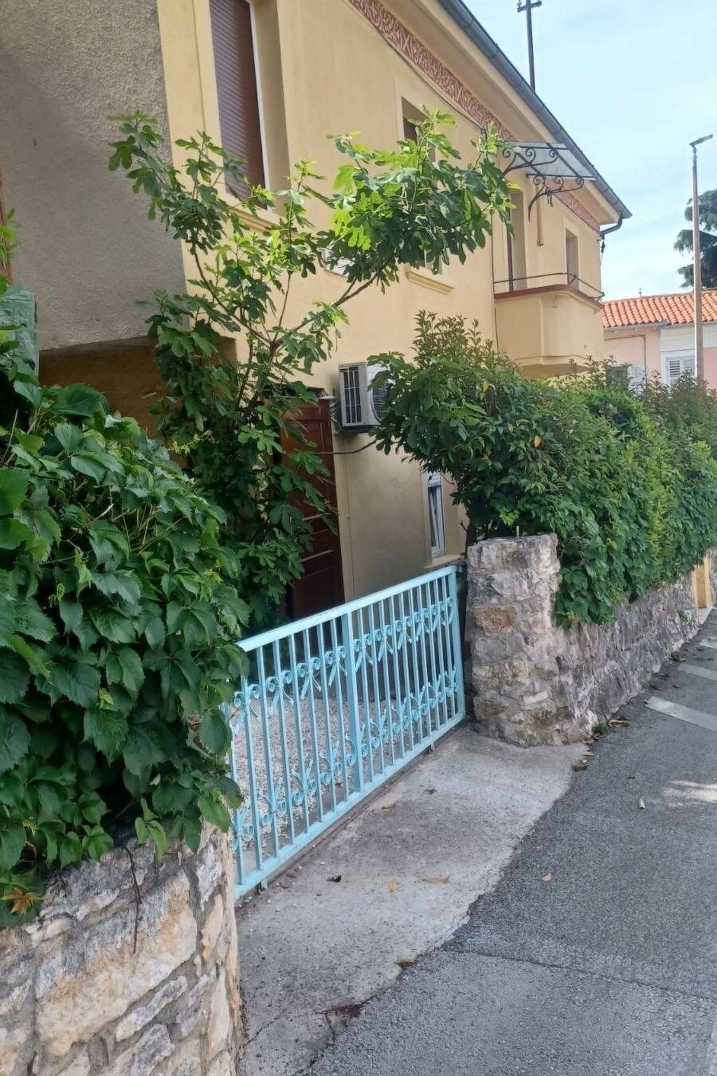 Appartement in Rovinj mit Terrasse und Garten-Buiten