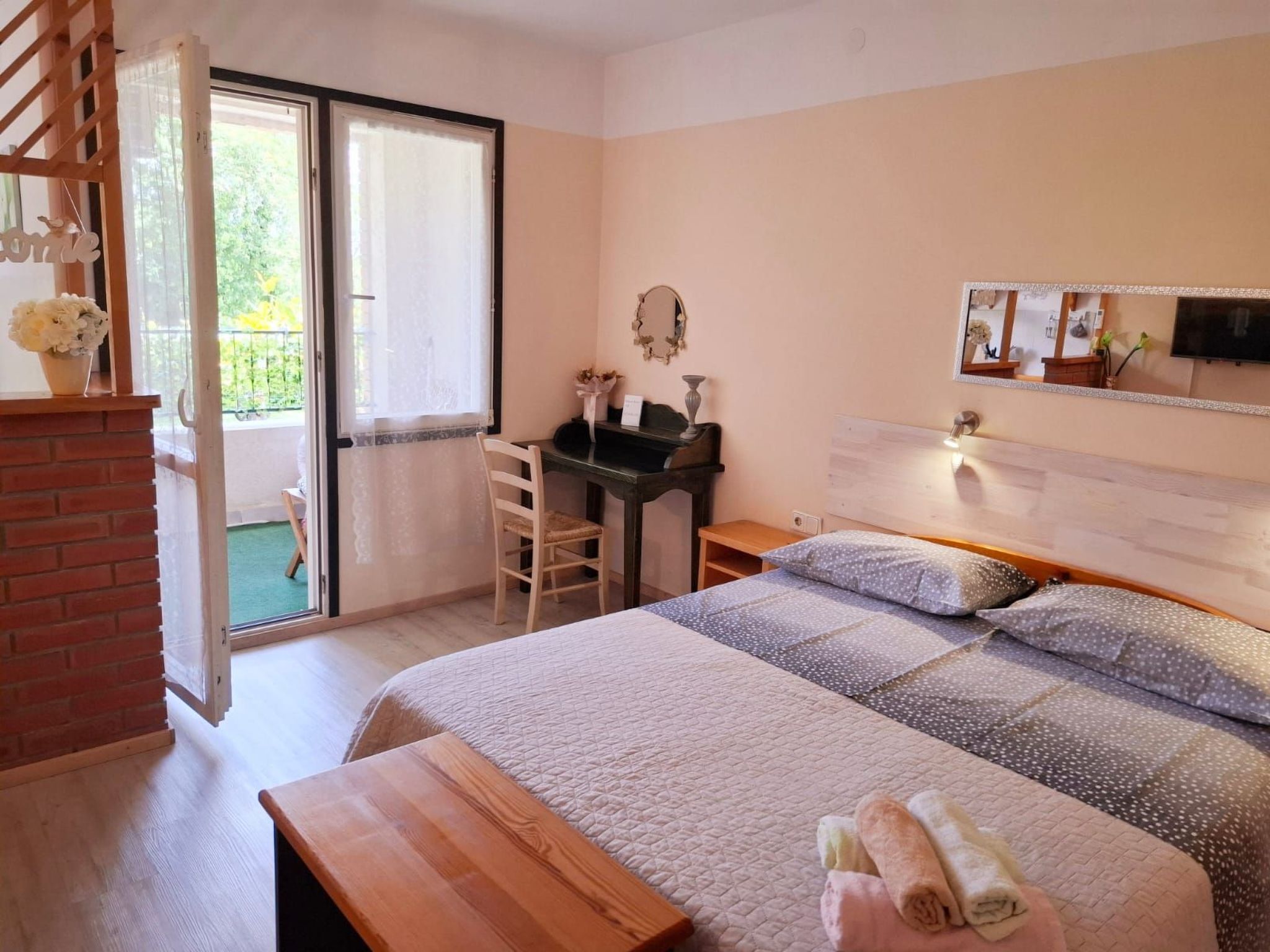 Photo of 'Kate' mit Balkon