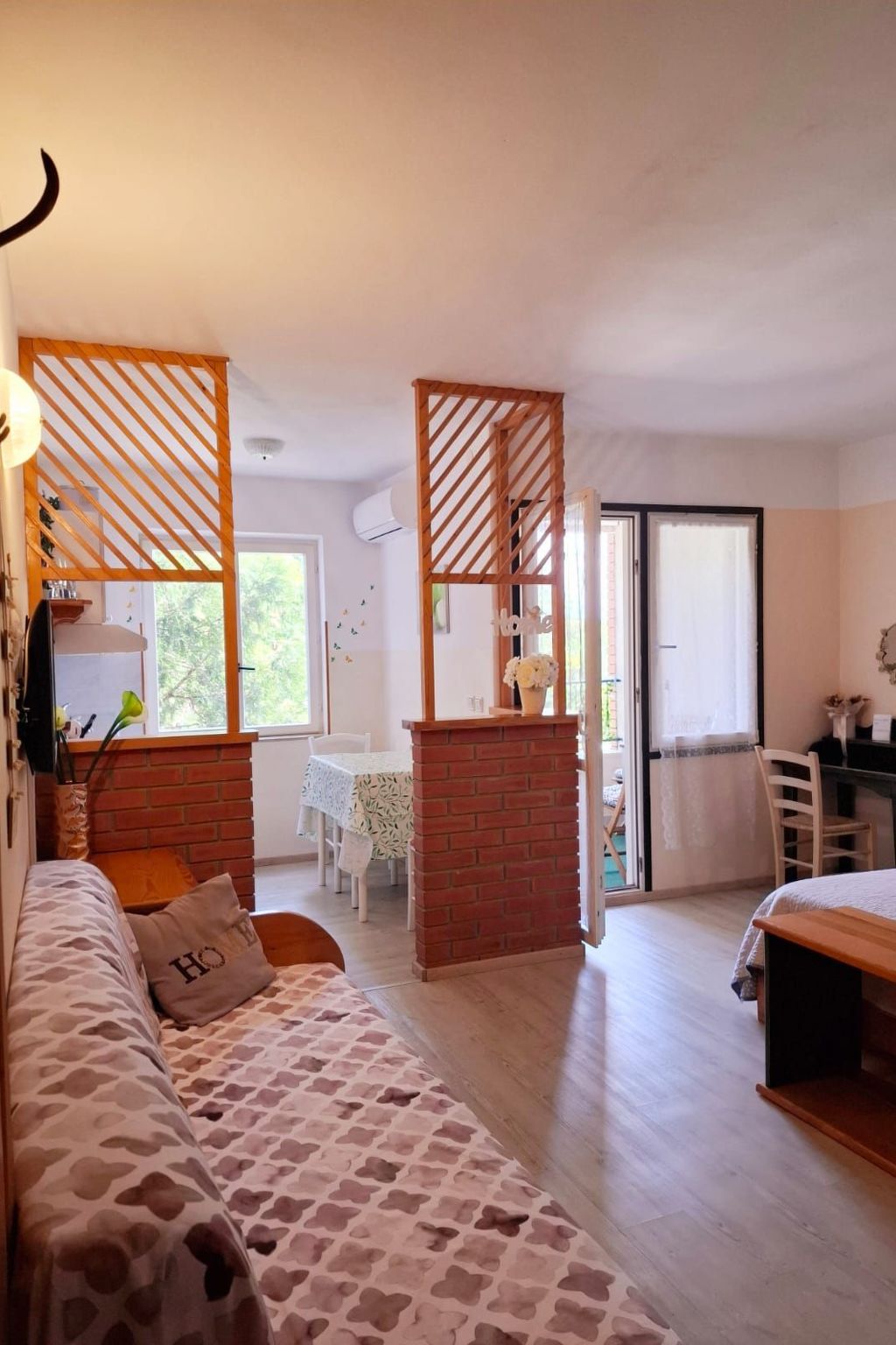 Photo of 'Kate' mit Balkon