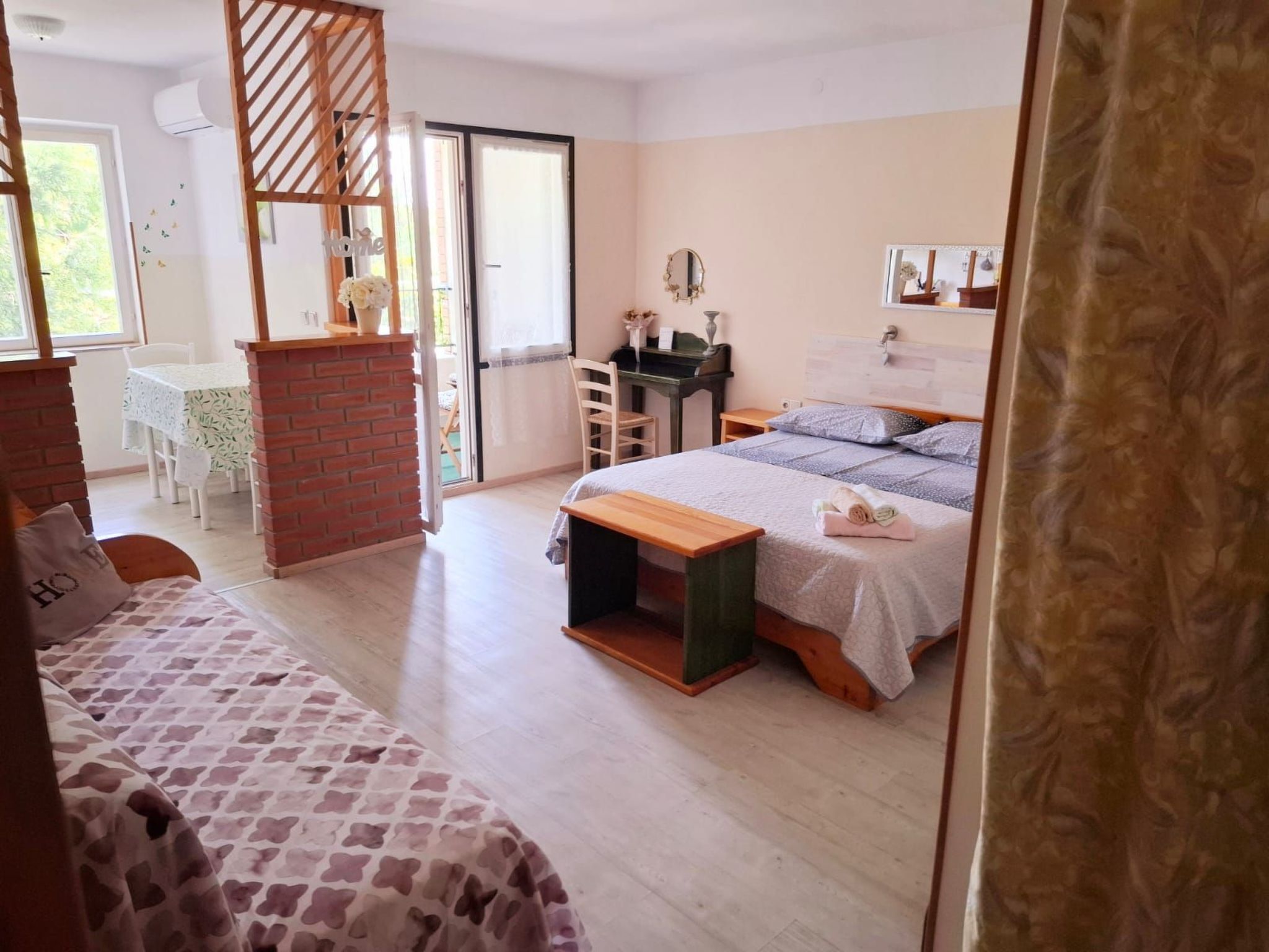 Photo of 'Kate' mit Balkon