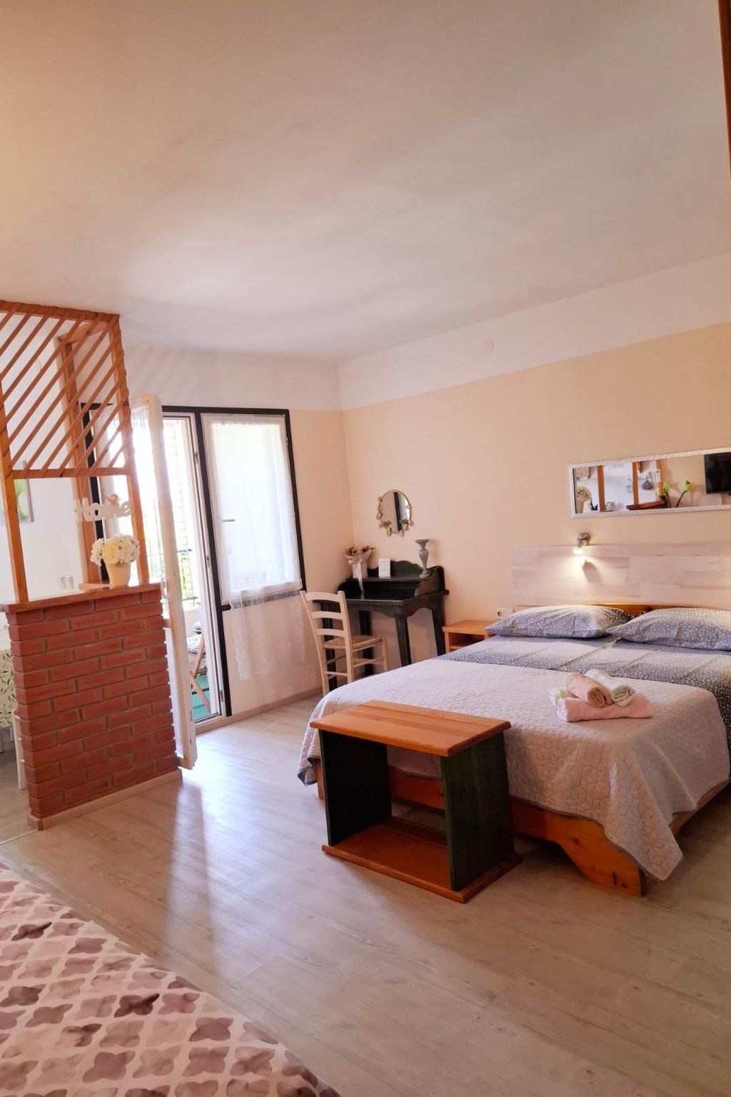 Photo of 'Kate' mit Balkon