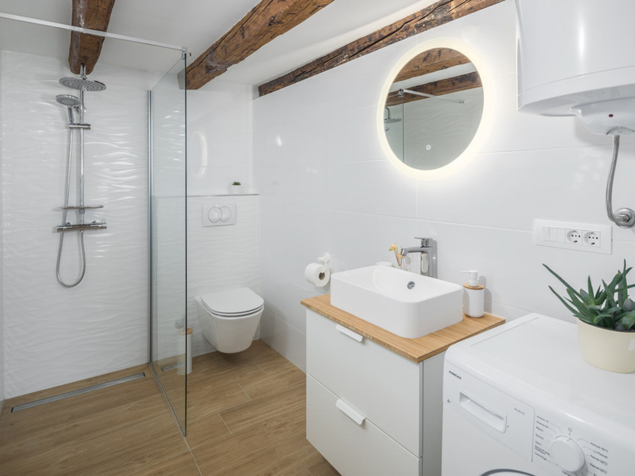 Courtyard Ivini-Inside