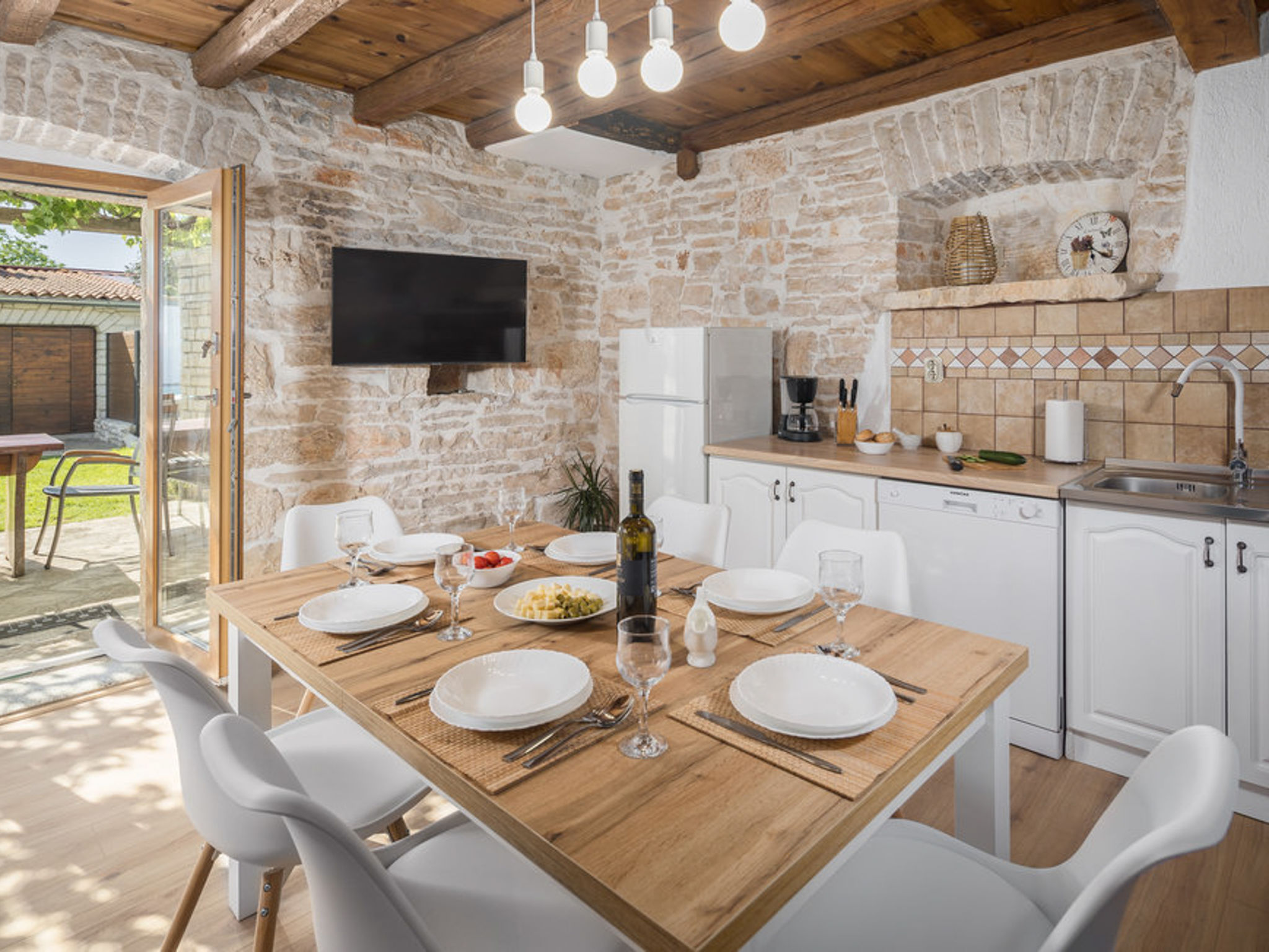 Courtyard Ivini-Inside