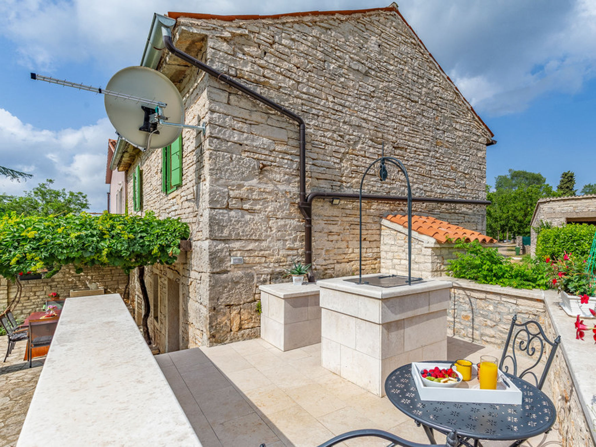 Courtyard Ivini-Outside