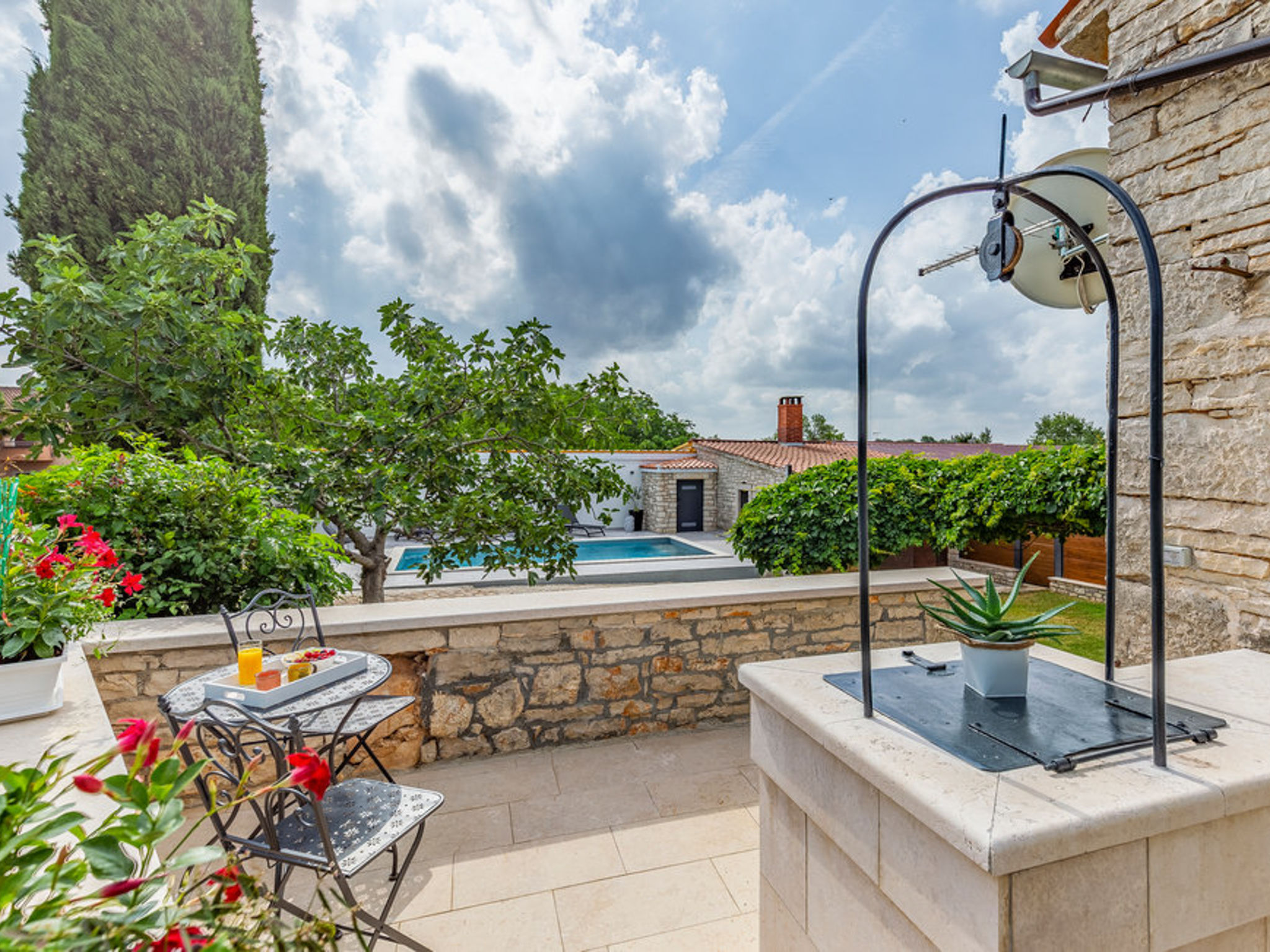 Courtyard Ivini-Outside