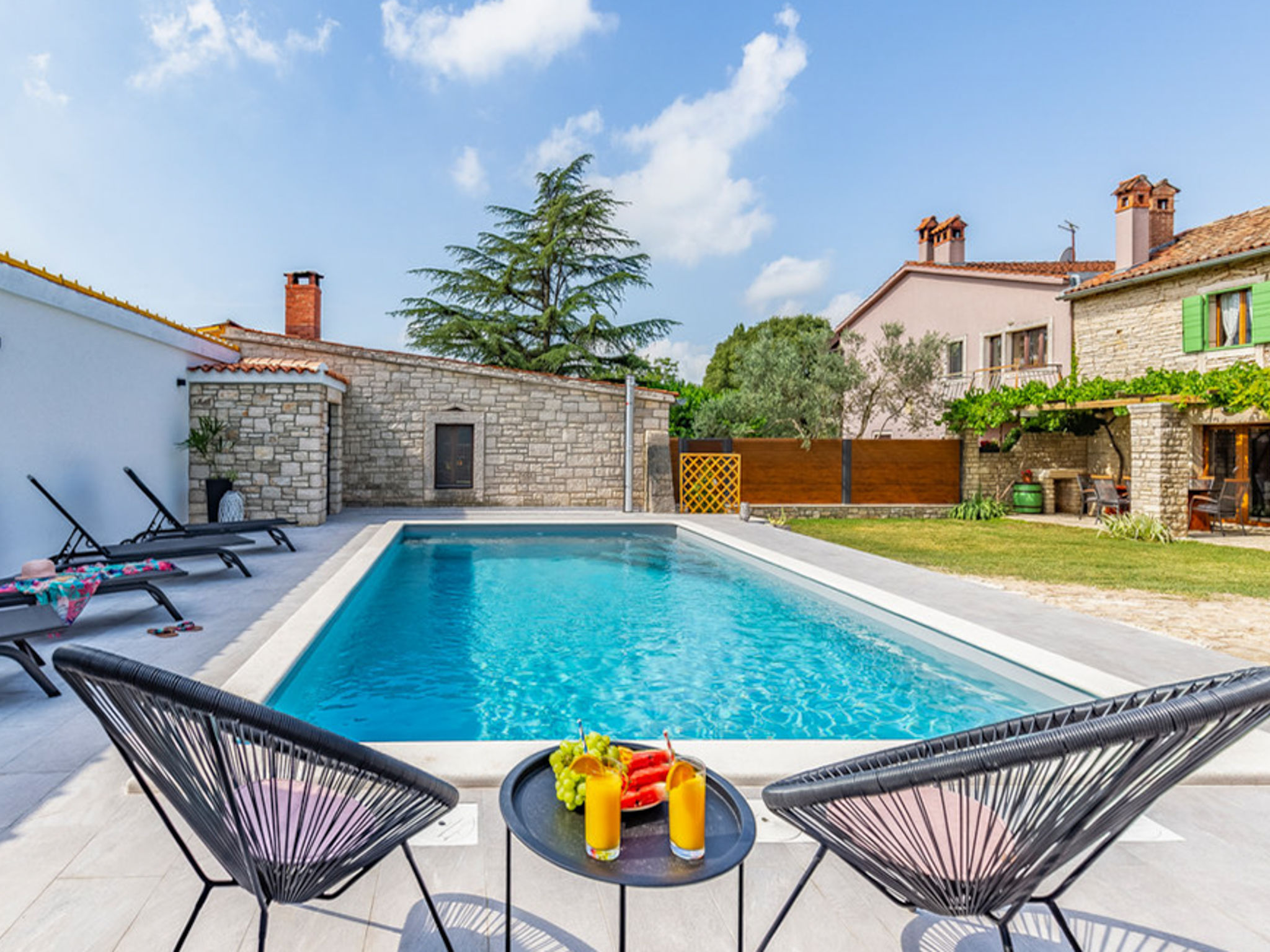 Courtyard Ivini-Outside