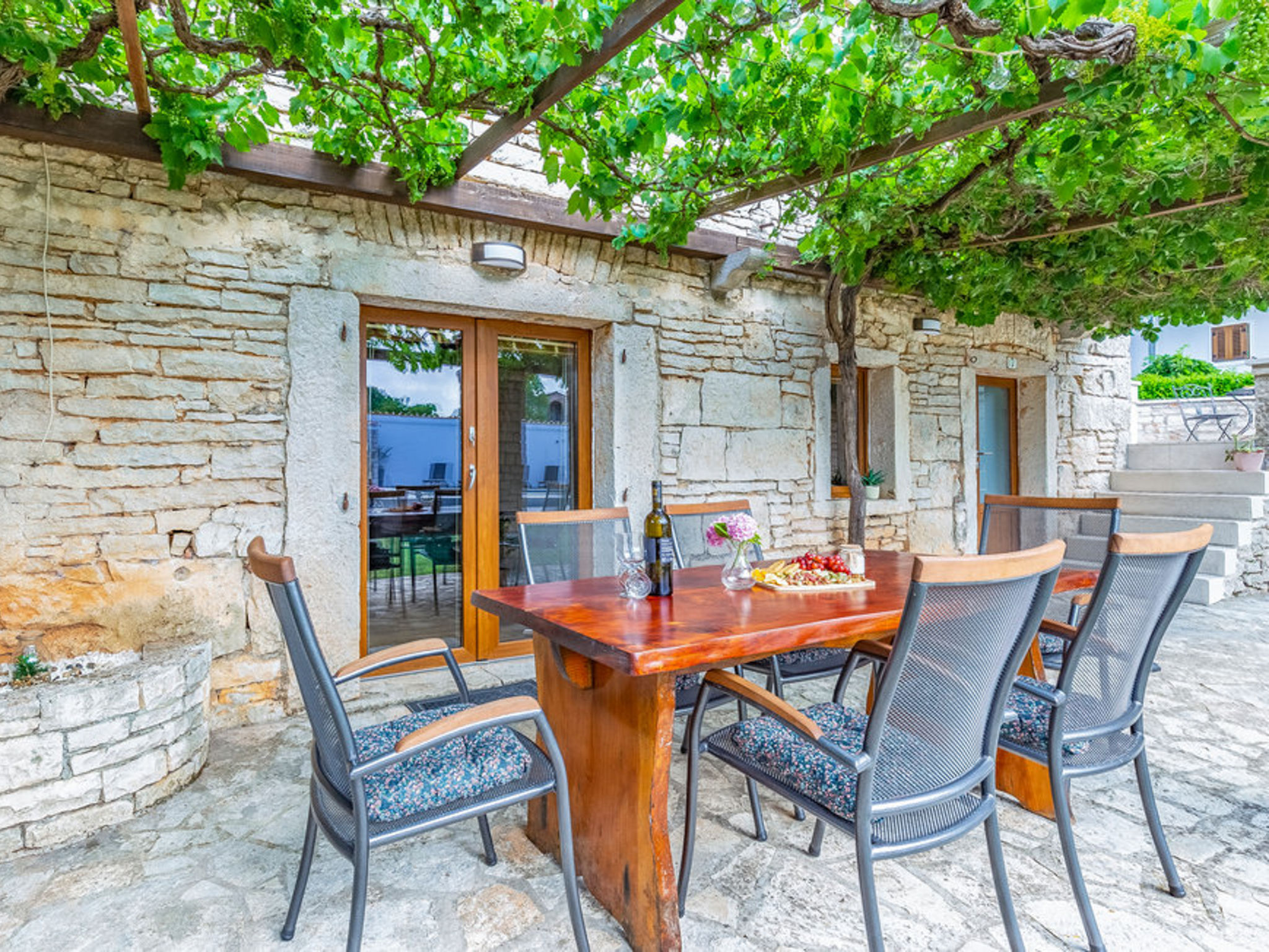 Courtyard Ivini-Outside