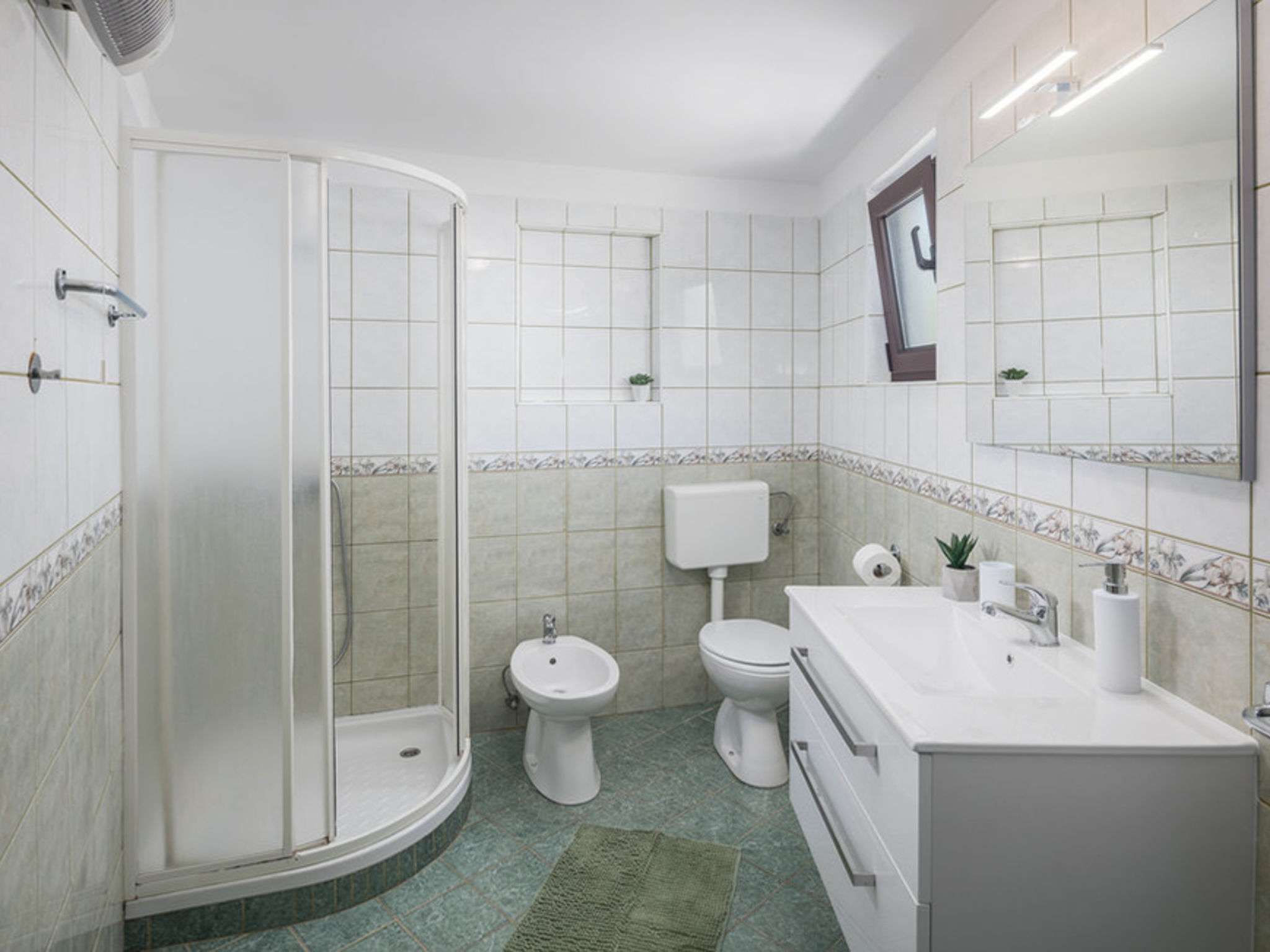 Courtyard Ivini-Inside