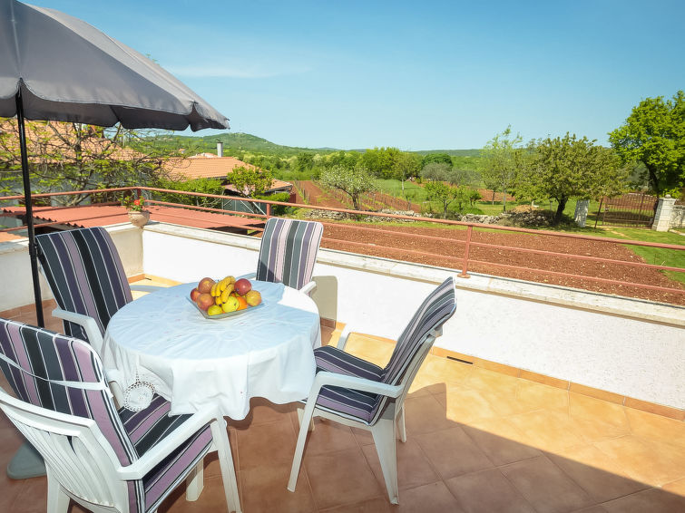 Zonnig appartement Stari Brist in rustig Rovinjsko Selo in Rovinjsko Selo