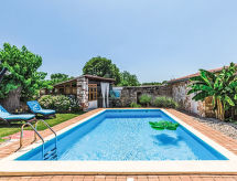 Ruime vakantiewoning met privézwembad en jacuzzi nabij Rovinj - thumbnail 6