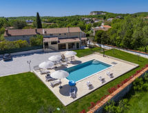 Zonovergoten villa met privézwembad nabij Rovinj voor 10 personen - thumbnail 1