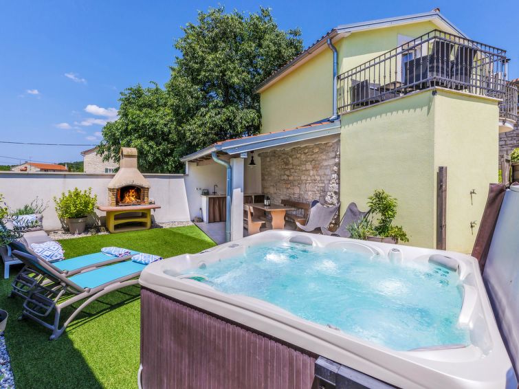 4-persoons vakantiehuis Ana met whirlpool in Rovinjsko Selo in Rovinjsko Selo