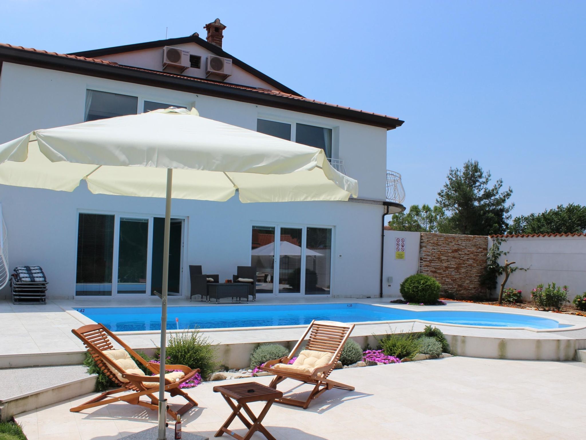 'Villa Lavender' mit Wasserblick-Image-tags.info