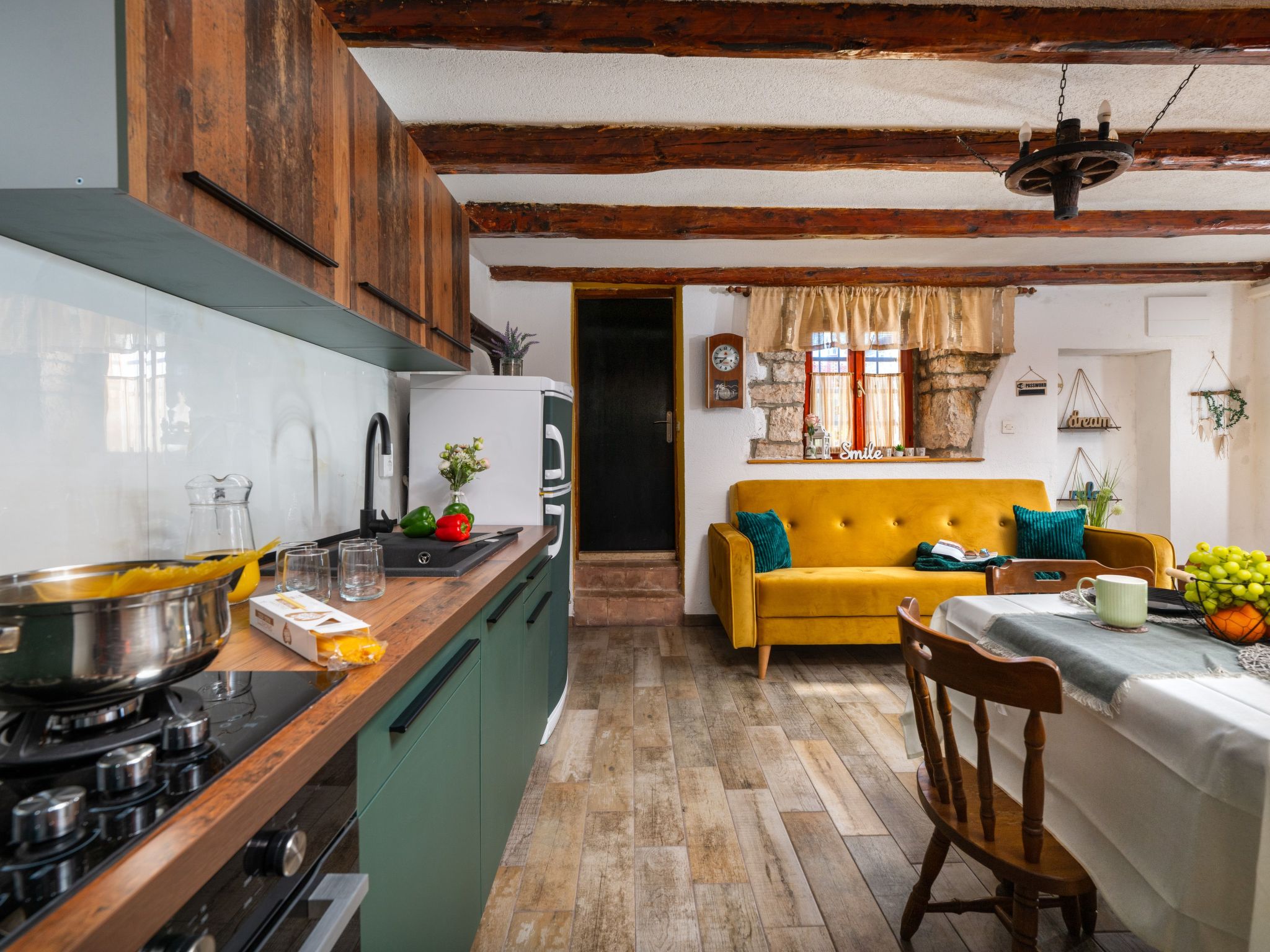 Typisch istrisches Ferienhaus mit Garten-Dedans