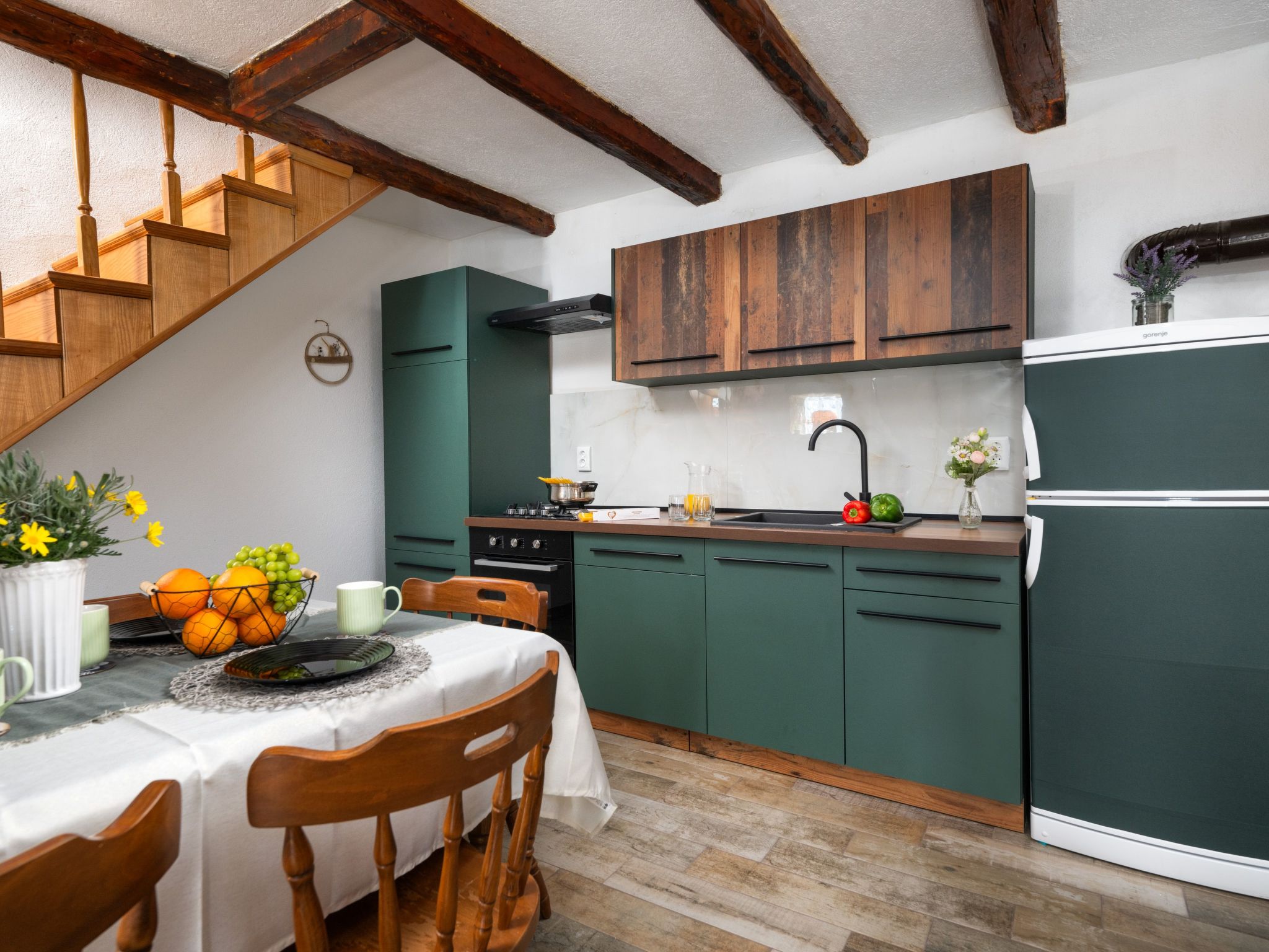 Typisch istrisches Ferienhaus mit Garten-Dedans