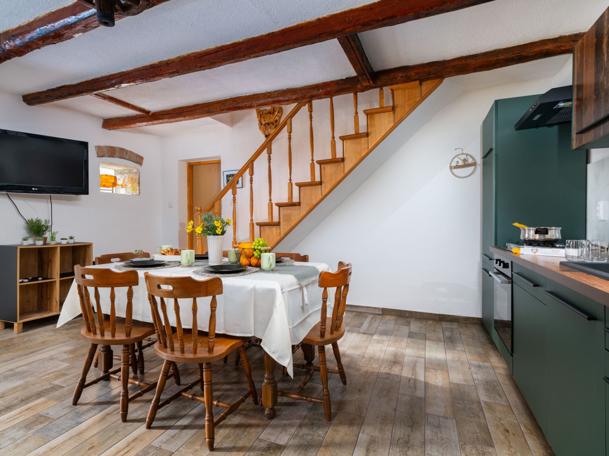 Typisch istrisches Ferienhaus mit Garten-Dedans