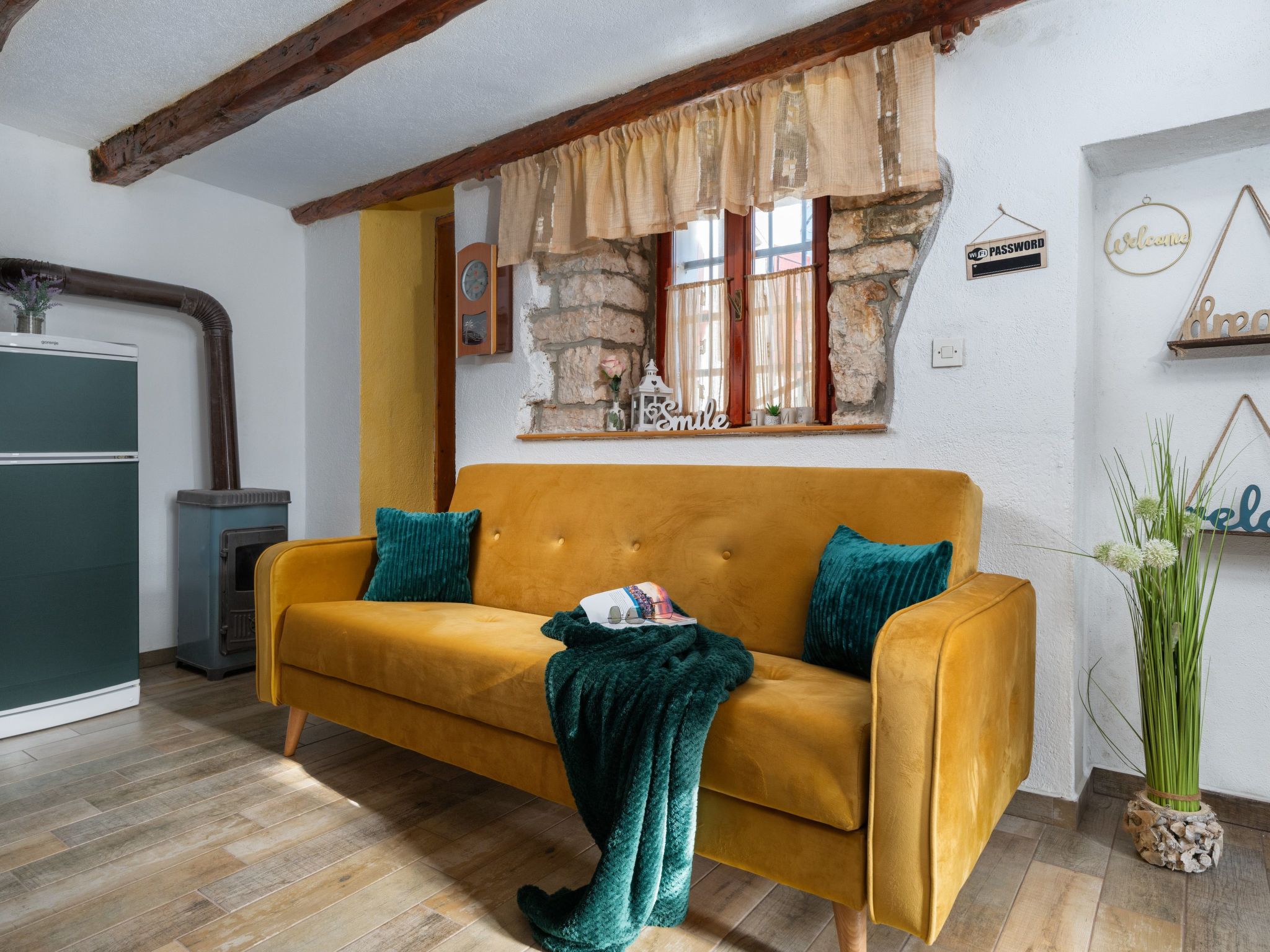 Typisch istrisches Ferienhaus mit Garten-Dedans