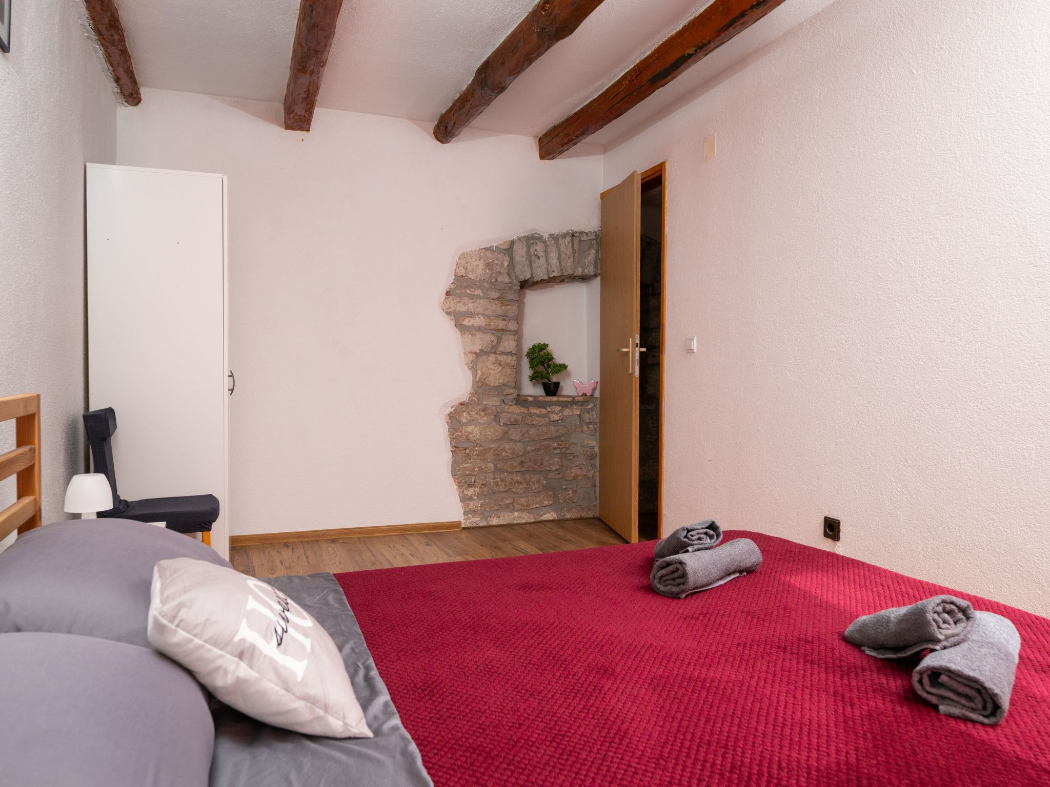 Typisch istrisches Ferienhaus mit Garten-Dedans