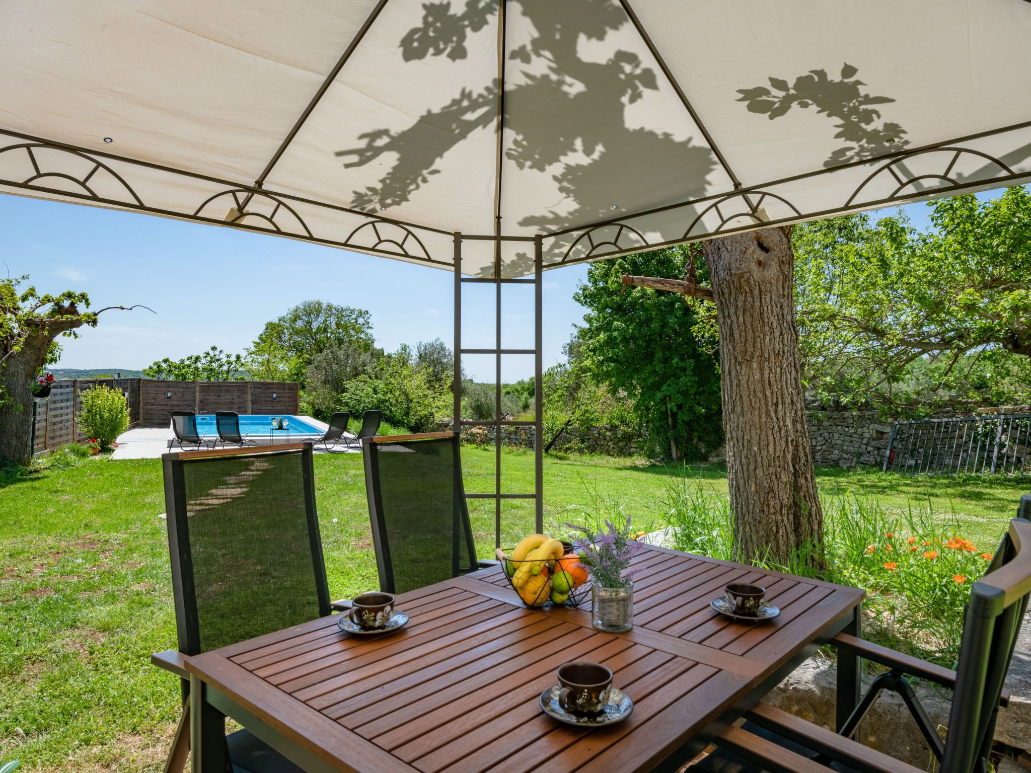 Typisch istrisches Ferienhaus mit Garten-Dedans