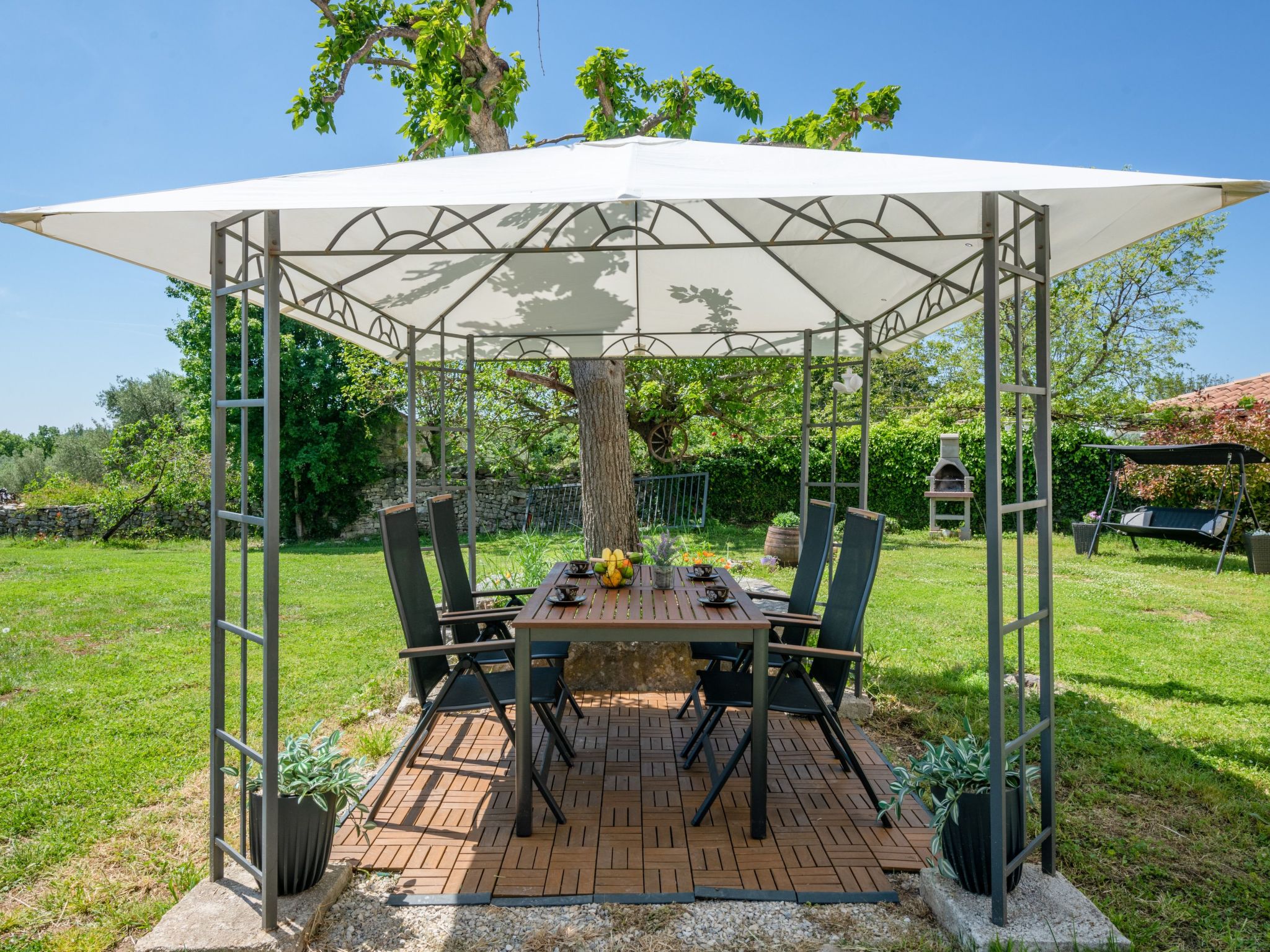 Typisch istrisches Ferienhaus mit Garten-Dedans