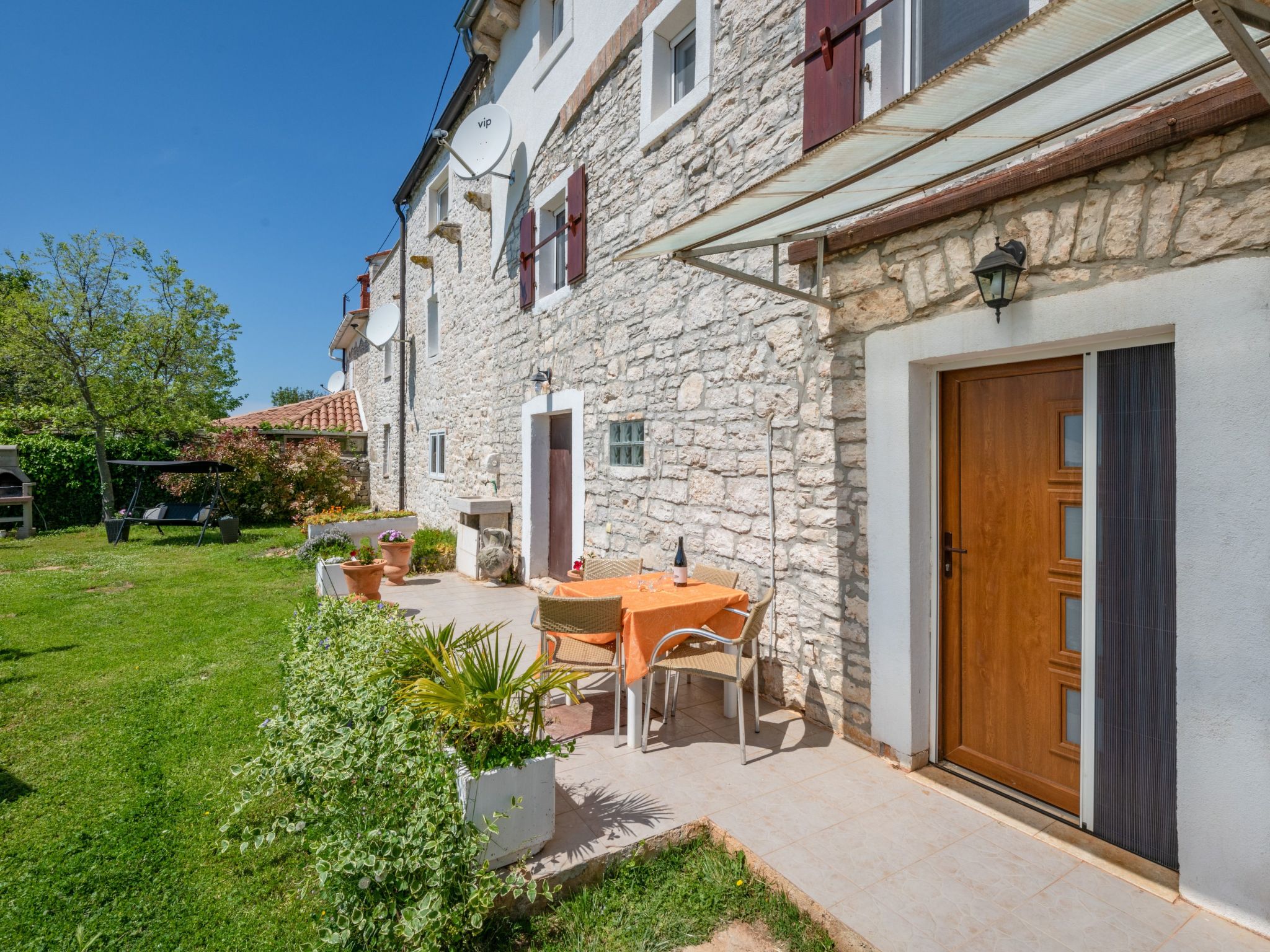 Typisch istrisches Ferienhaus mit Garten-Dedans