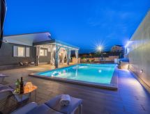 Vrijstaande villa met privé-verwarmd zwembad nabij Rovinj - thumbnail 3