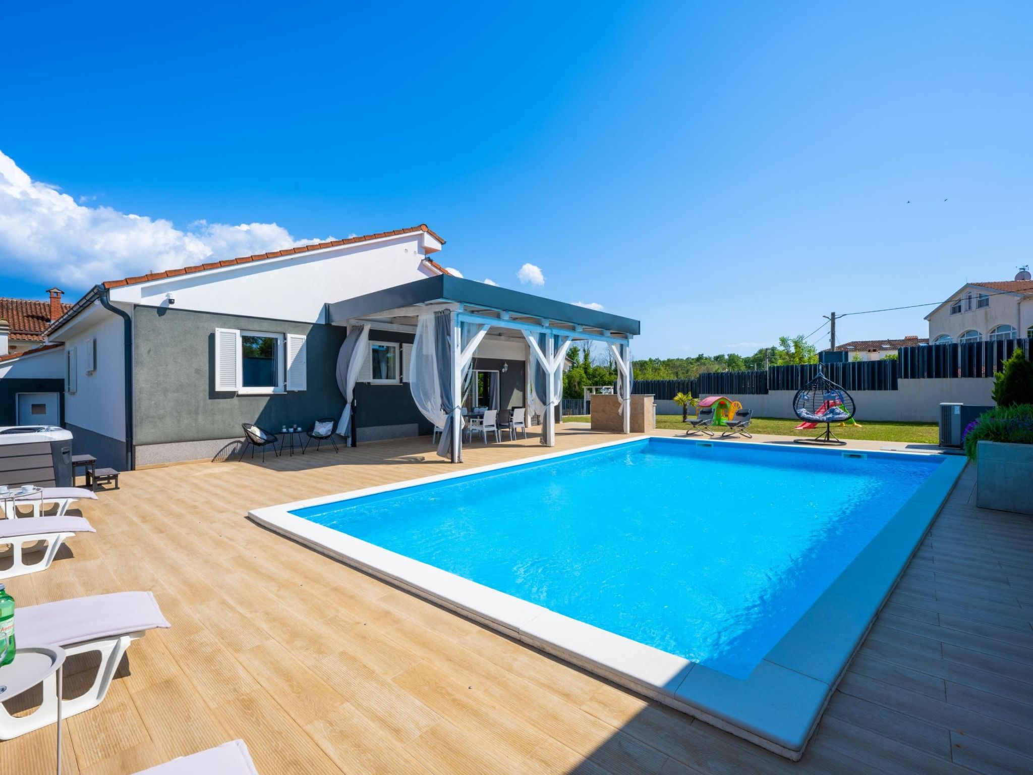 Schöne Villa Beauty für 6 Personen und 1 Kind-Binnen