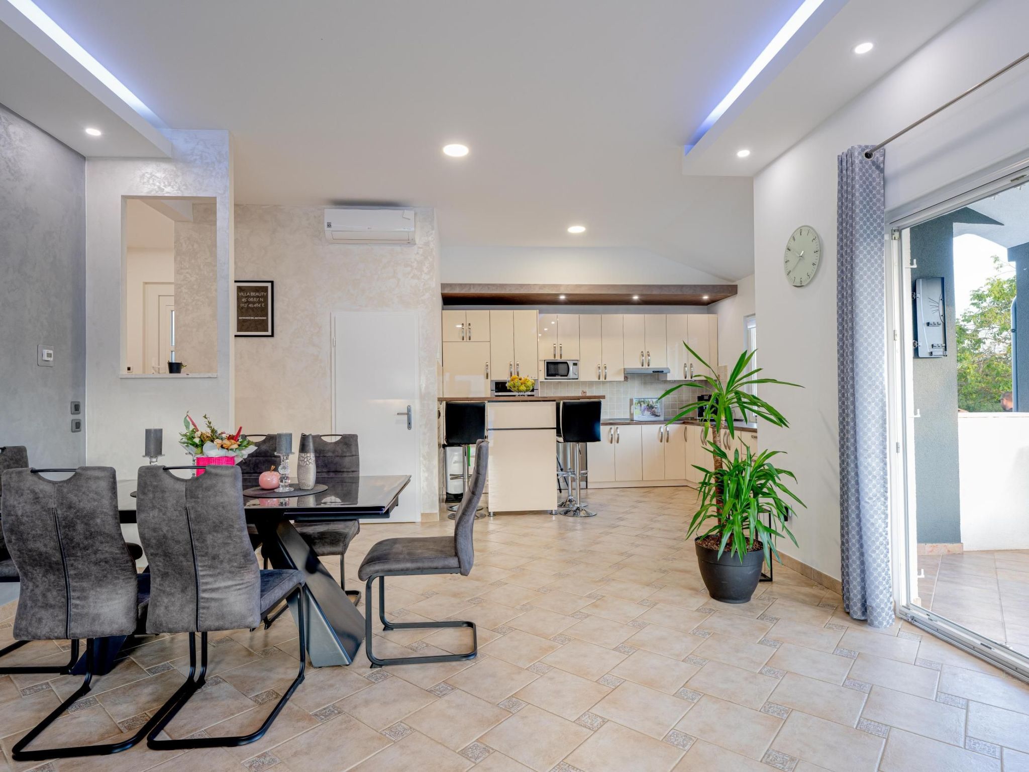 Schöne Villa Beauty für 6 Personen und 1 Kind-Binnen