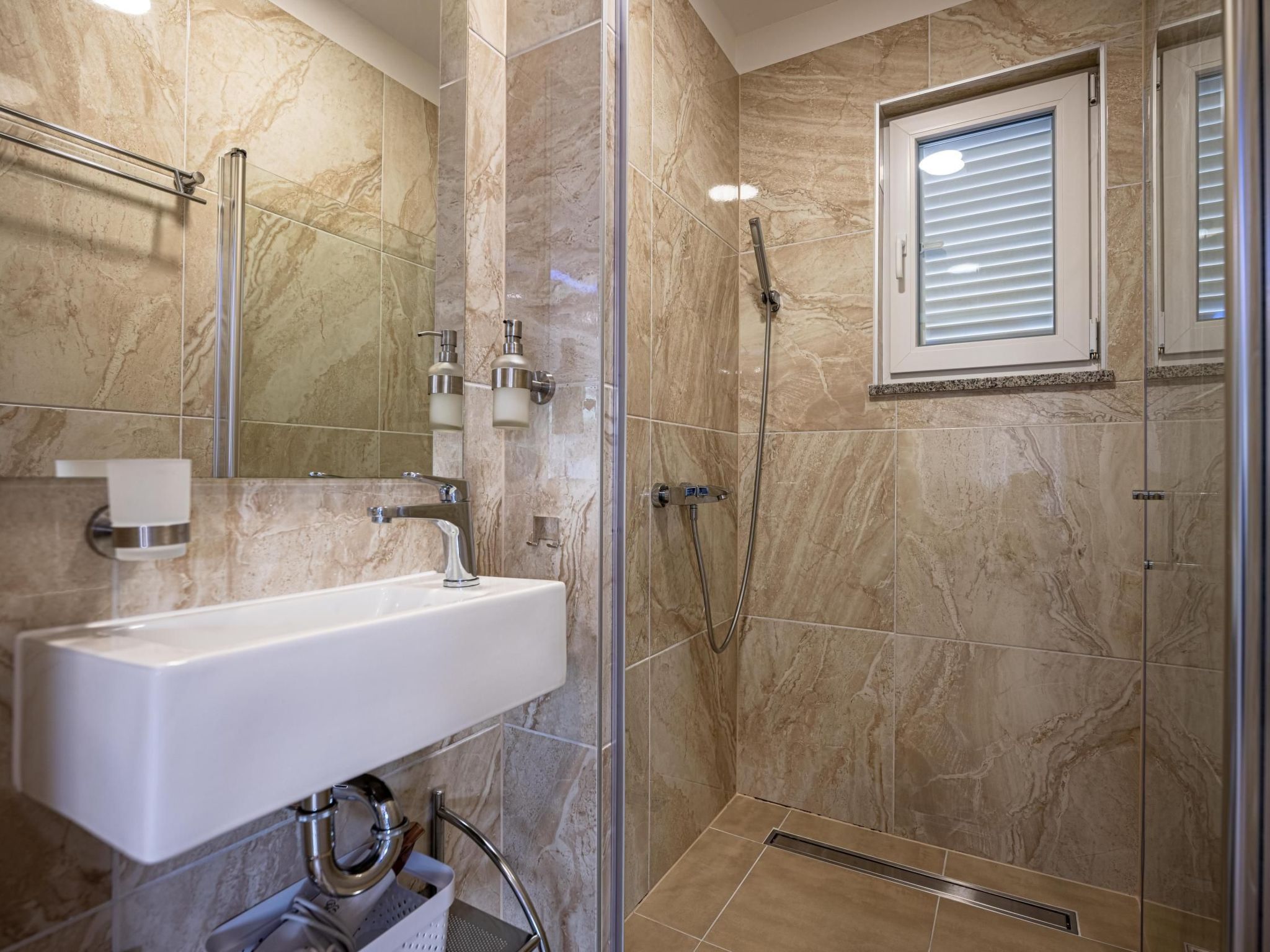 Schöne Villa Beauty für 6 Personen und 1 Kind-Binnen