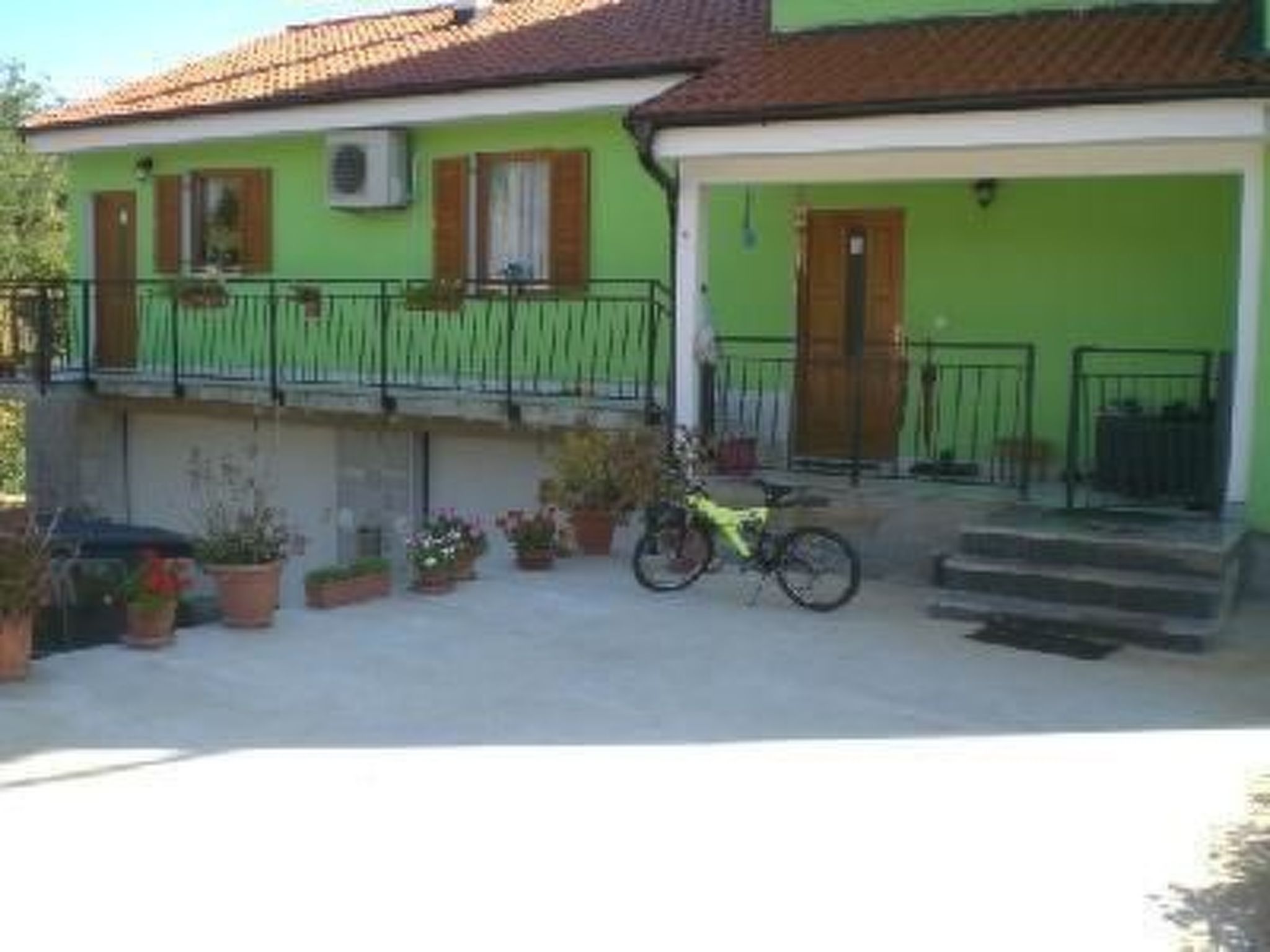 "Tutuila" mit Blick auf das Wasser-Dedans