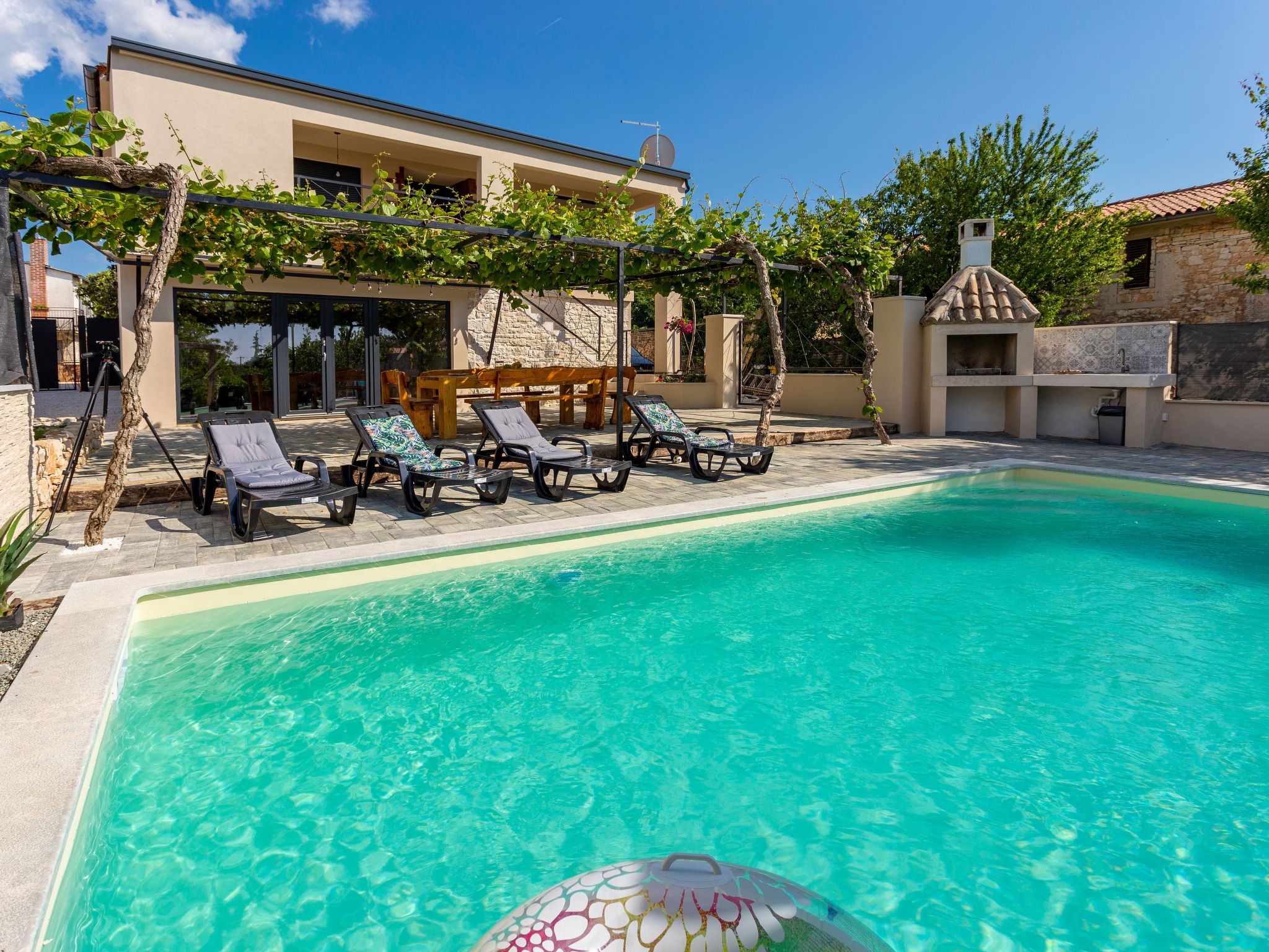 Vakantiehuis met omheinde tuin in Cere (Kroatië) 1 hond is welkom