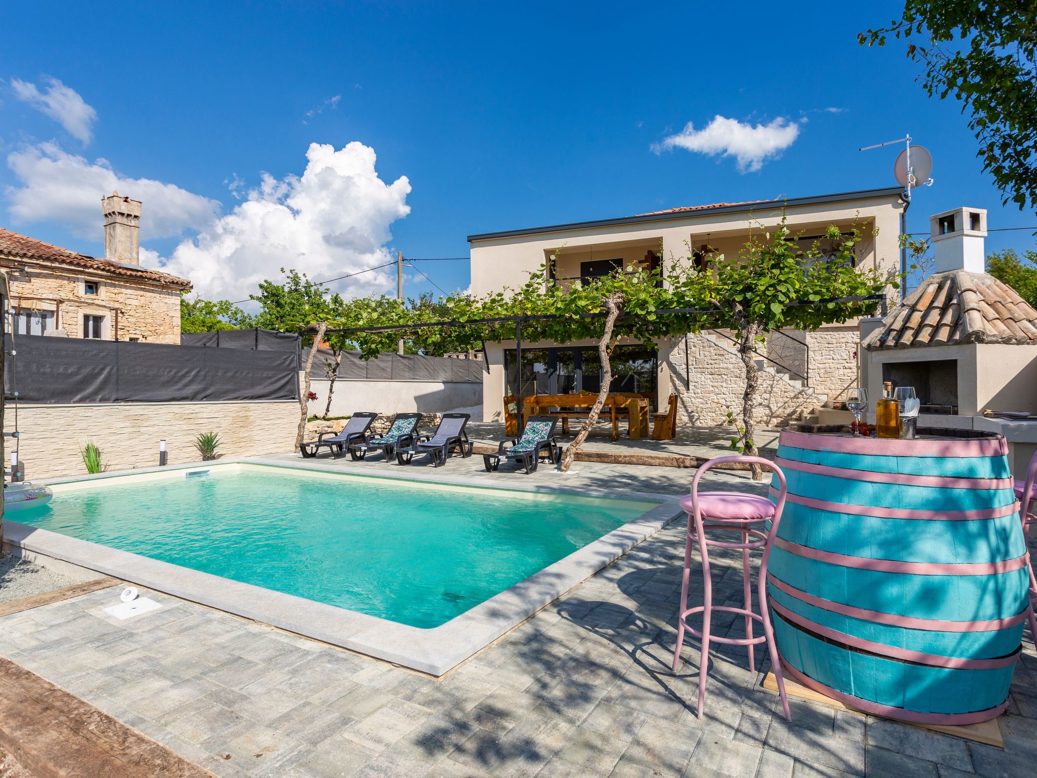 Schönes Ferienhaus in Modrusani mit Großem Garten-Drinnen