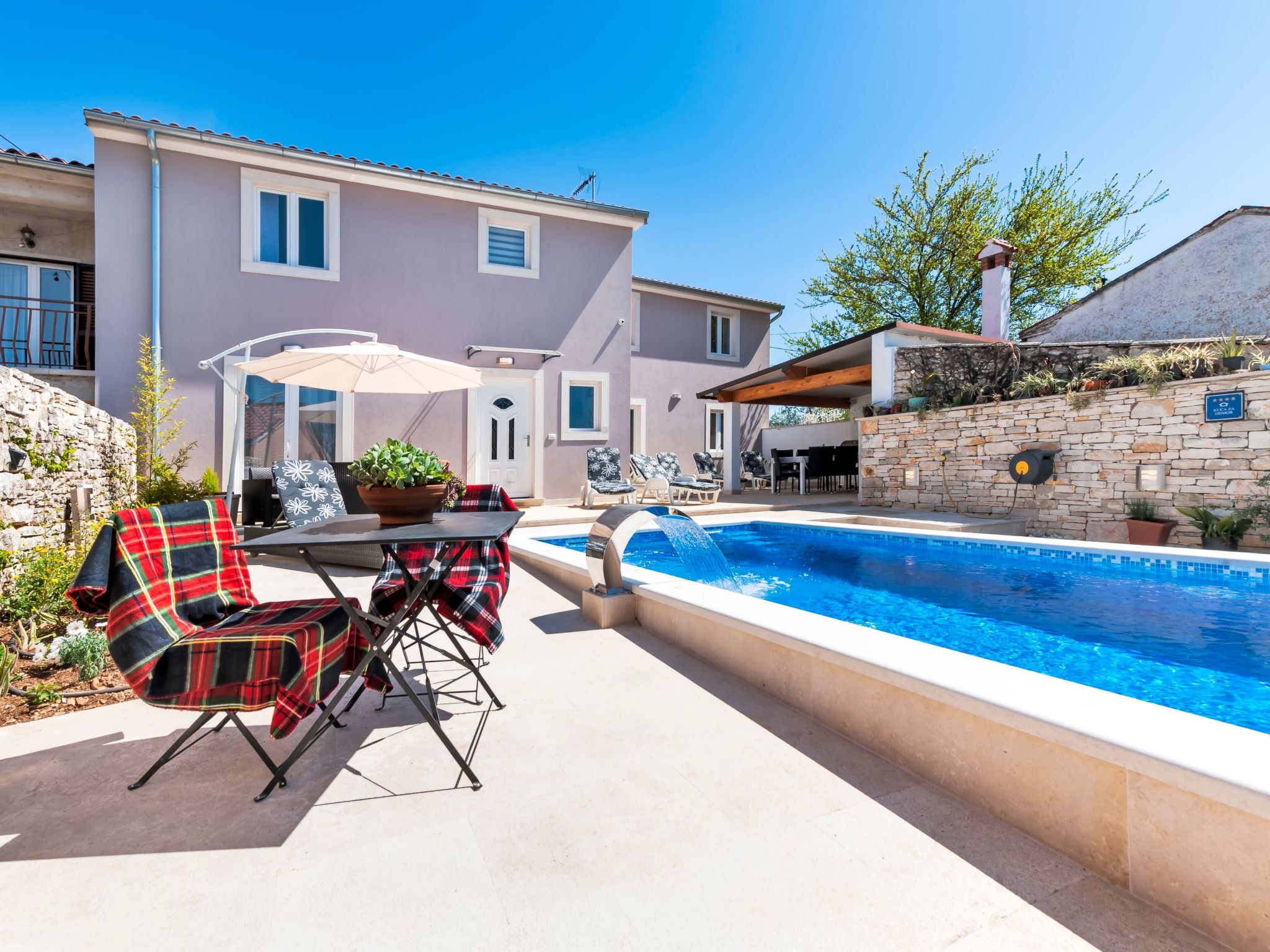 Neues Ferienhaus Nina in der Nähe von Rovinj-Drinnen