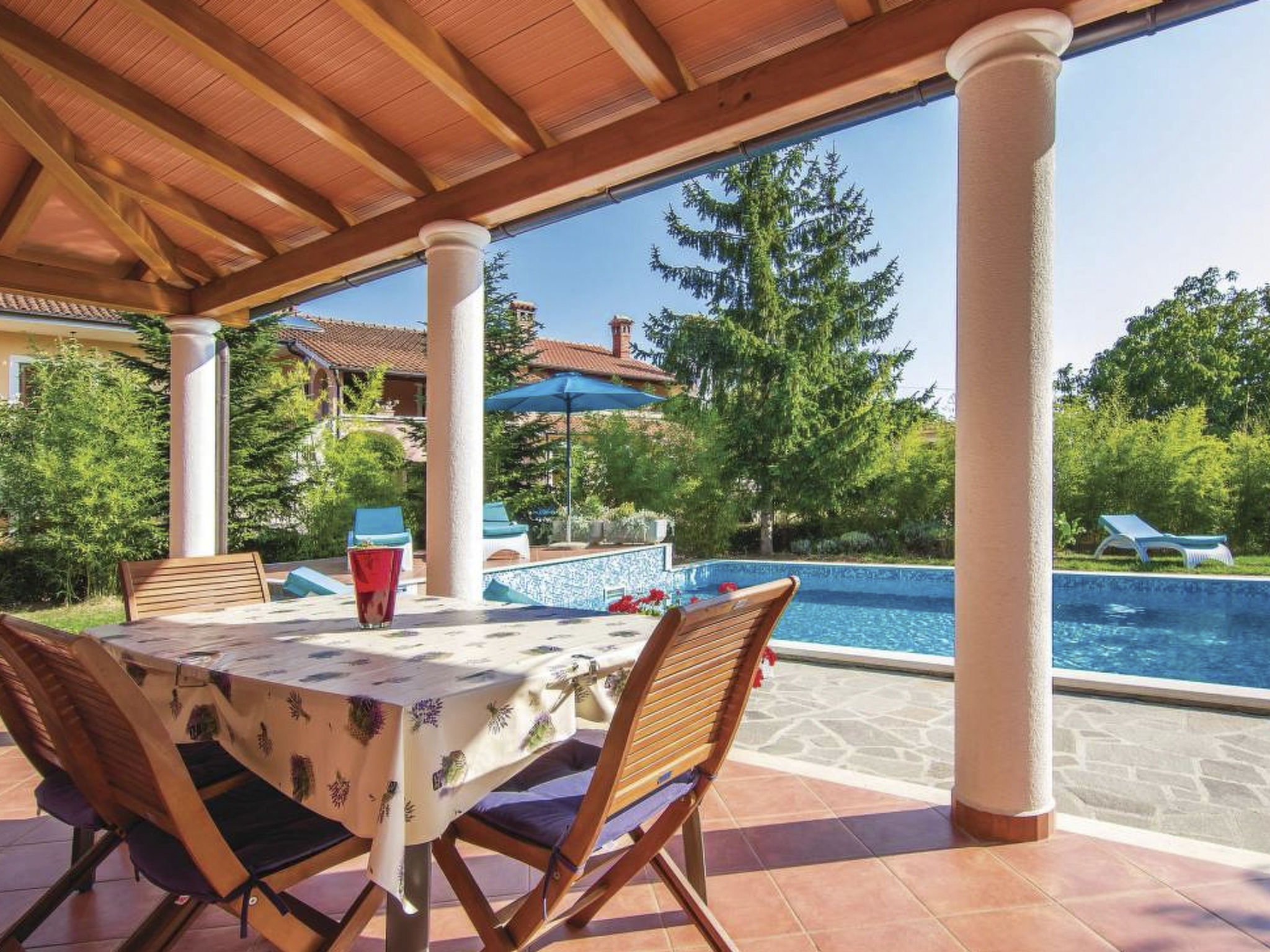 Valmonida mit Pool-Dedans