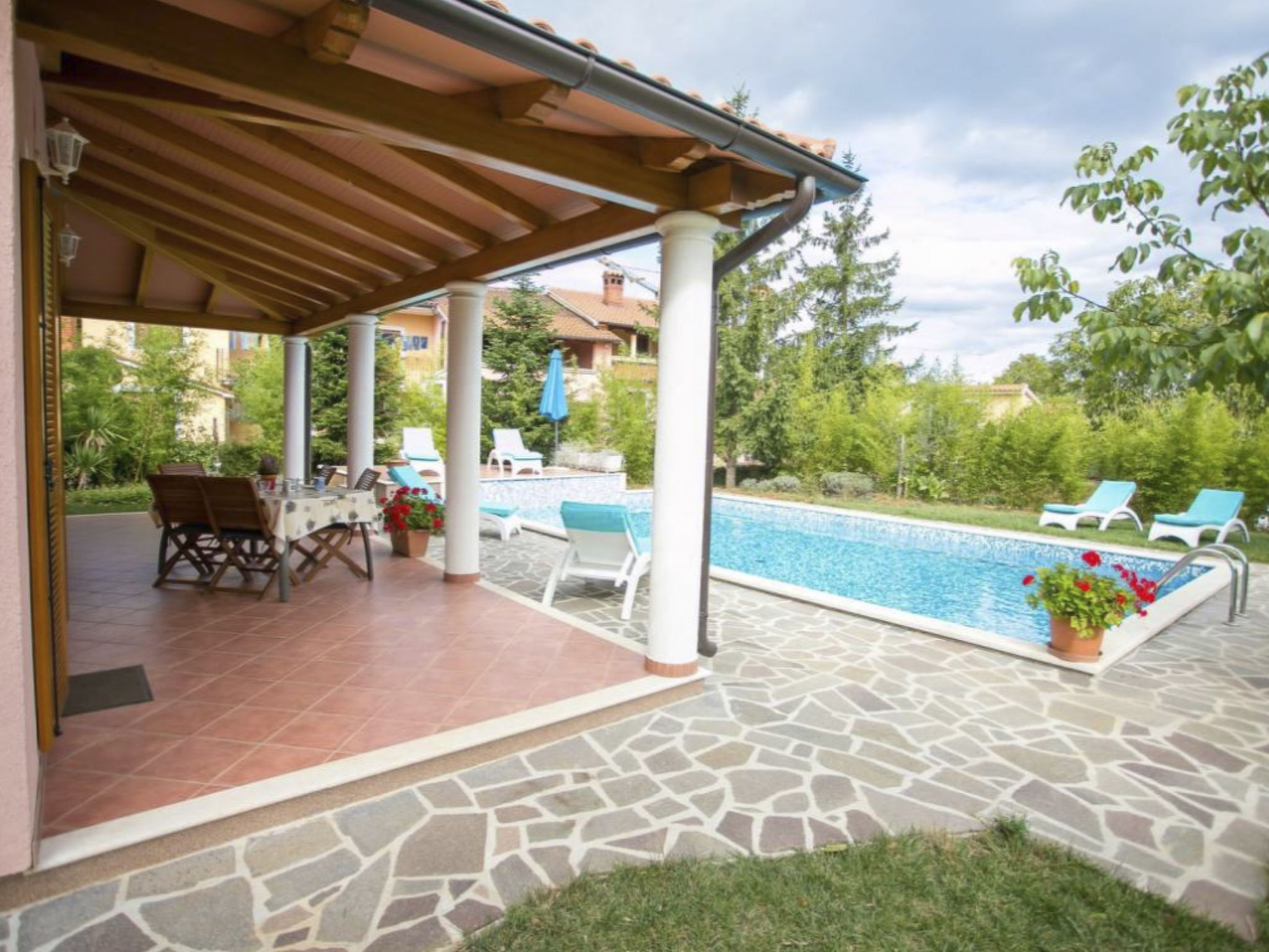 Valmonida mit Pool-Dedans