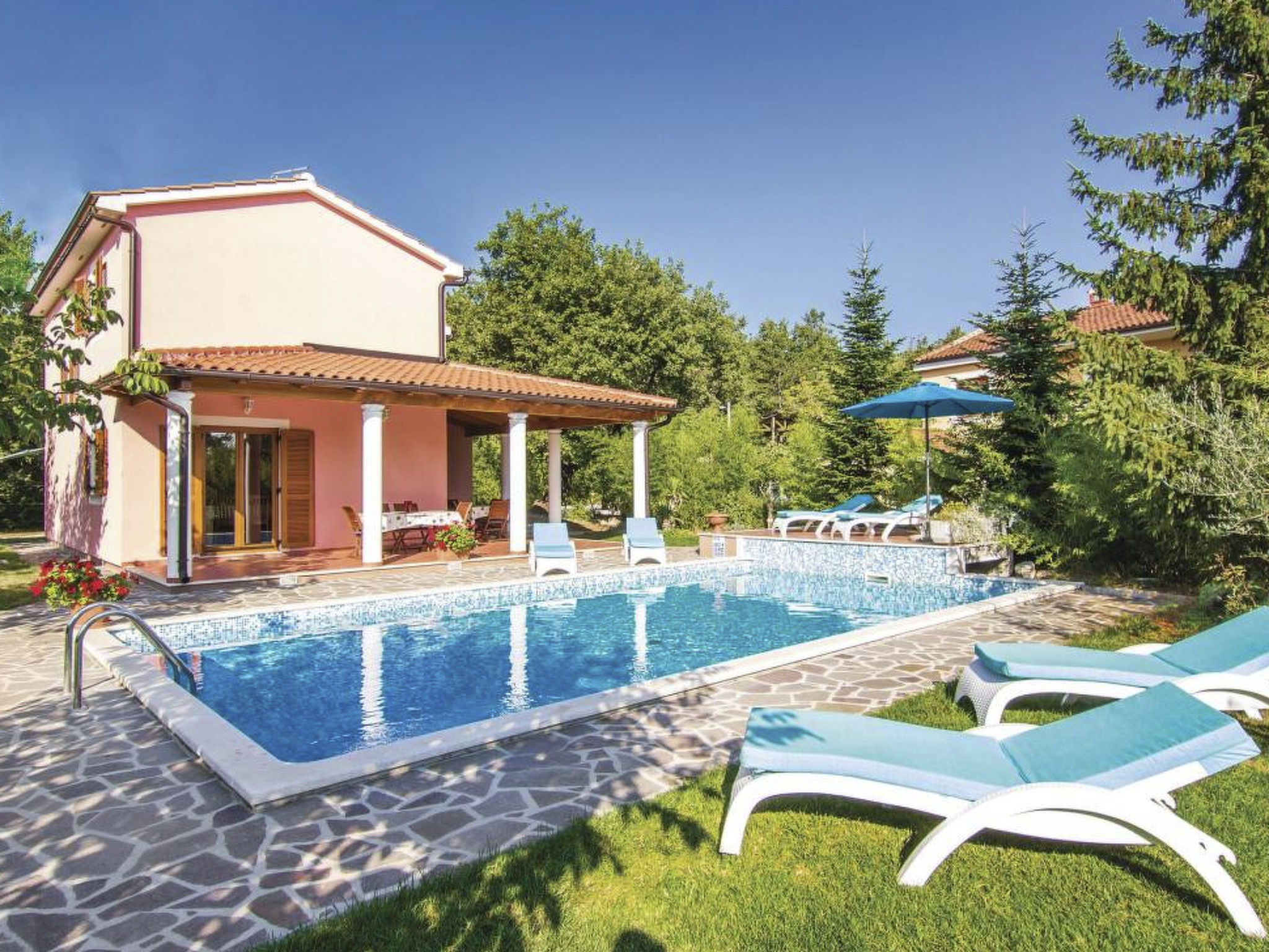 Valmonida mit Pool-Dedans